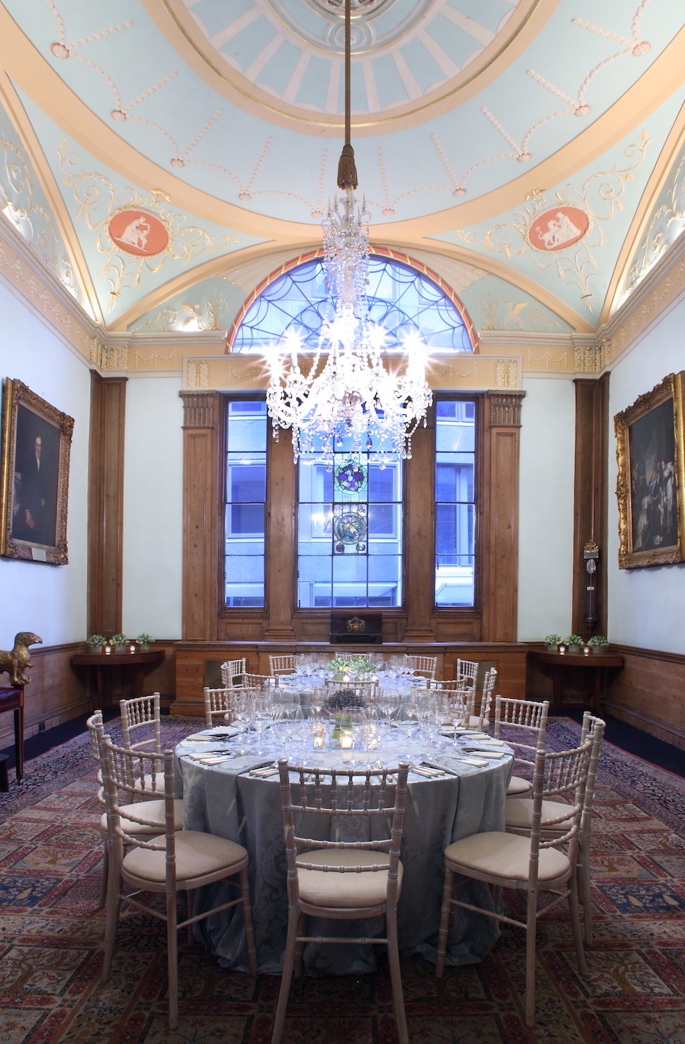 Elegant Watermen's Hall courtroom with chandelier, ideal for formal dinners and meetings.