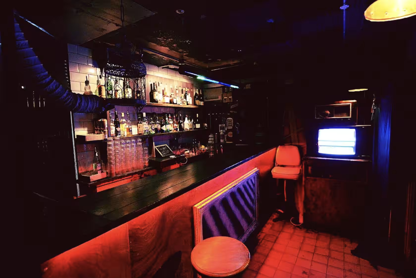 The BSMT at Ladybird Bar: sleek counter, neon lights, perfect for networking events.