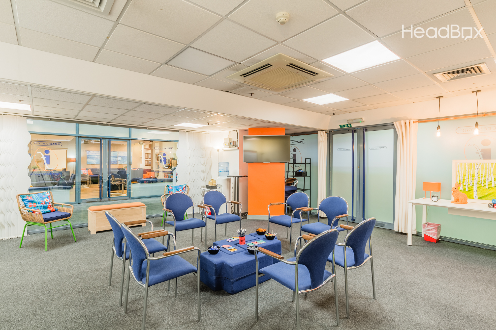 The White Room - 0mmrrv4nb1d.jpg