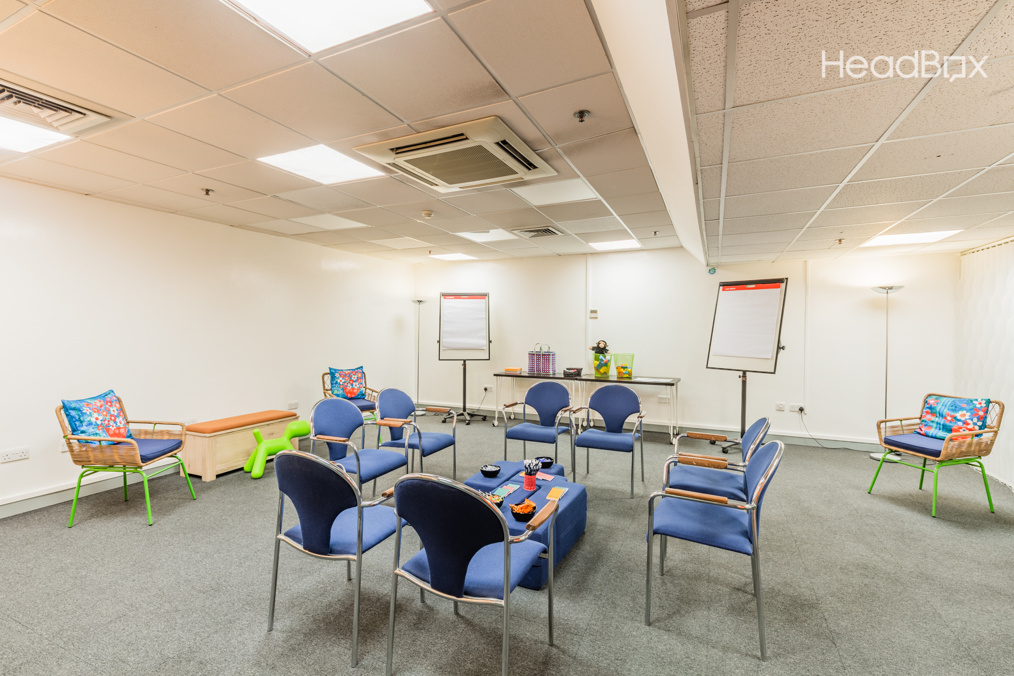 The White Room - ferrhv0pqme.jpg