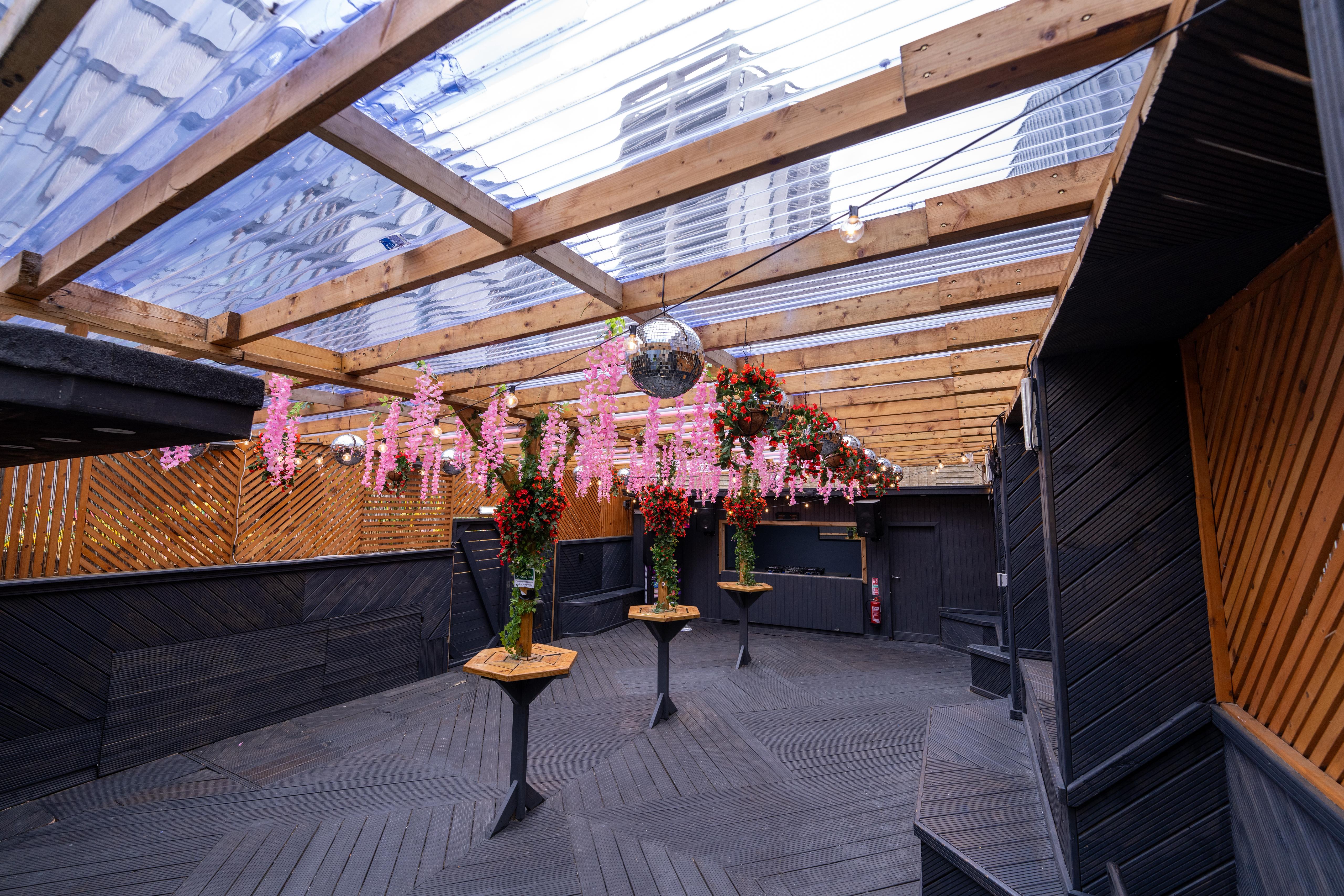 Middle Floor and Outside Terrace - na53yuqxzzn.jpeg