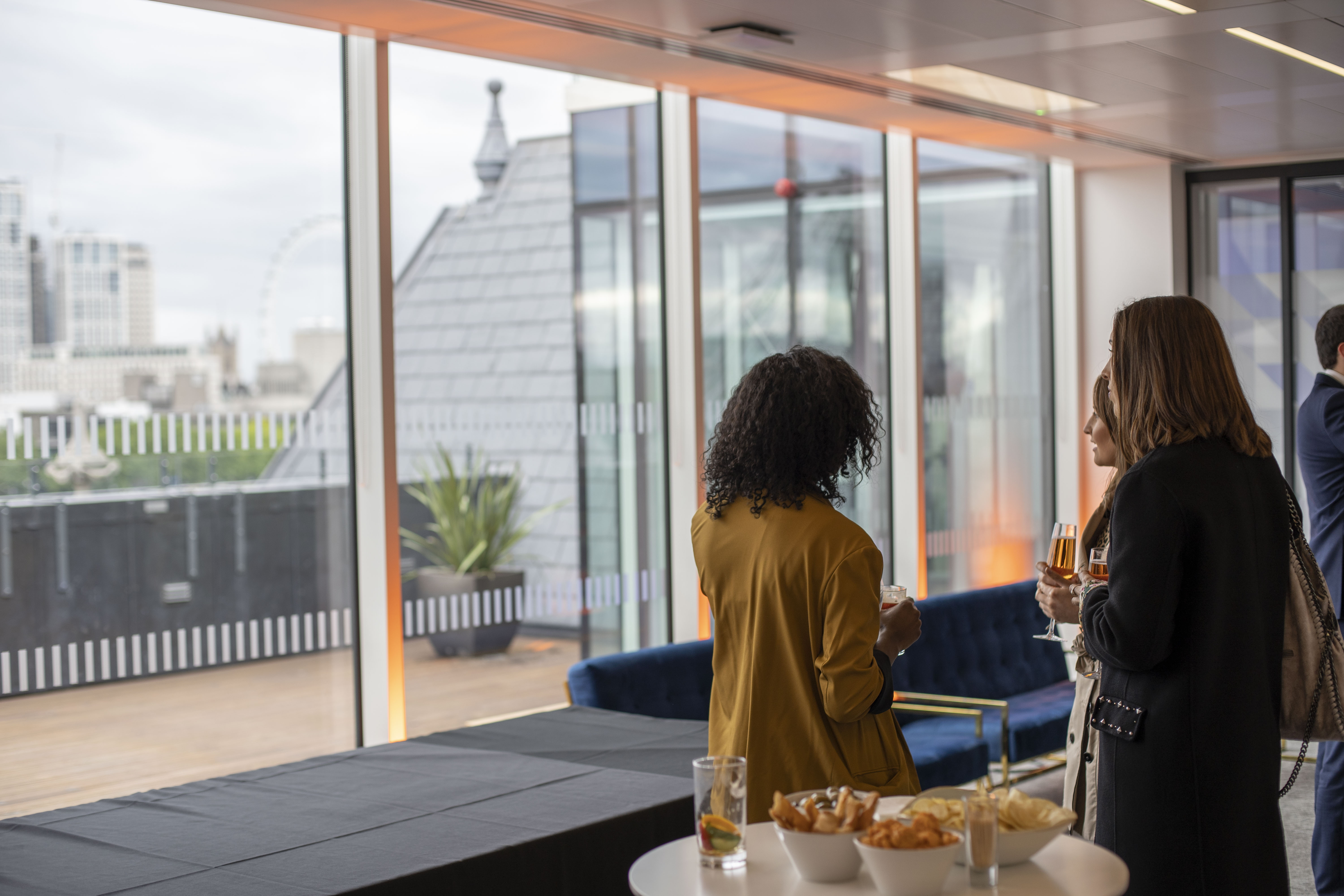 Lounge & Balcony - tlawc1443p3.jpg