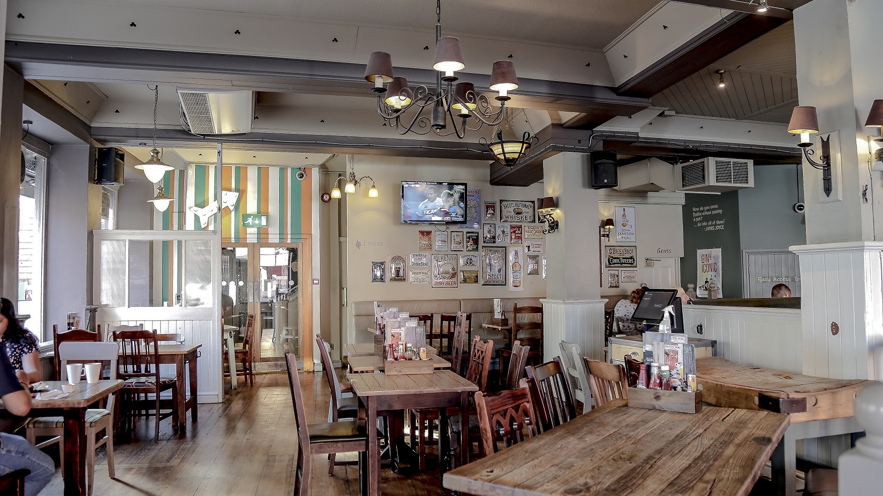 Versatile event space in O'Neill's Kings Cross, ideal for meetings and gatherings.