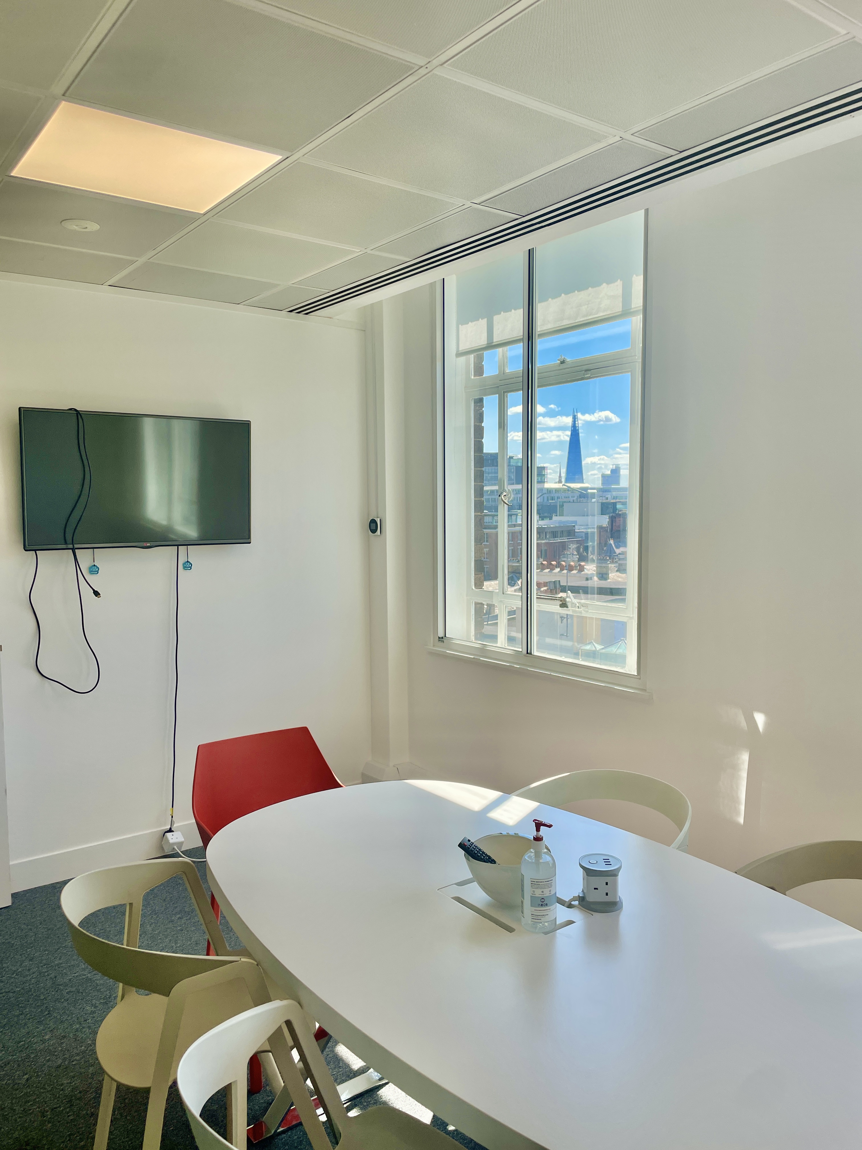 Modern meeting room for 6 with city view, ideal for brainstorming and presentations.