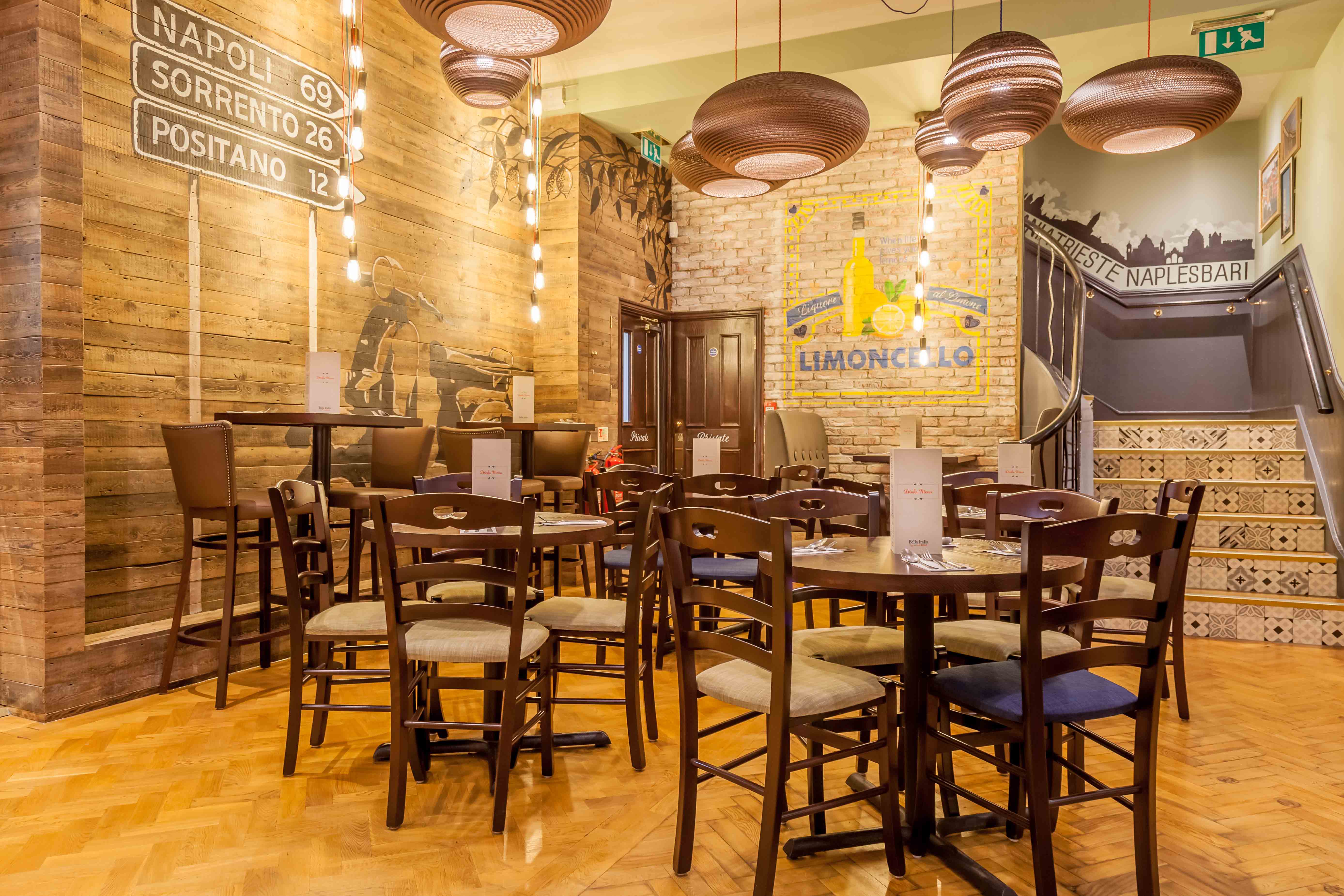 Cozy Napoli Room with wooden accents, ideal for intimate gatherings and networking events.