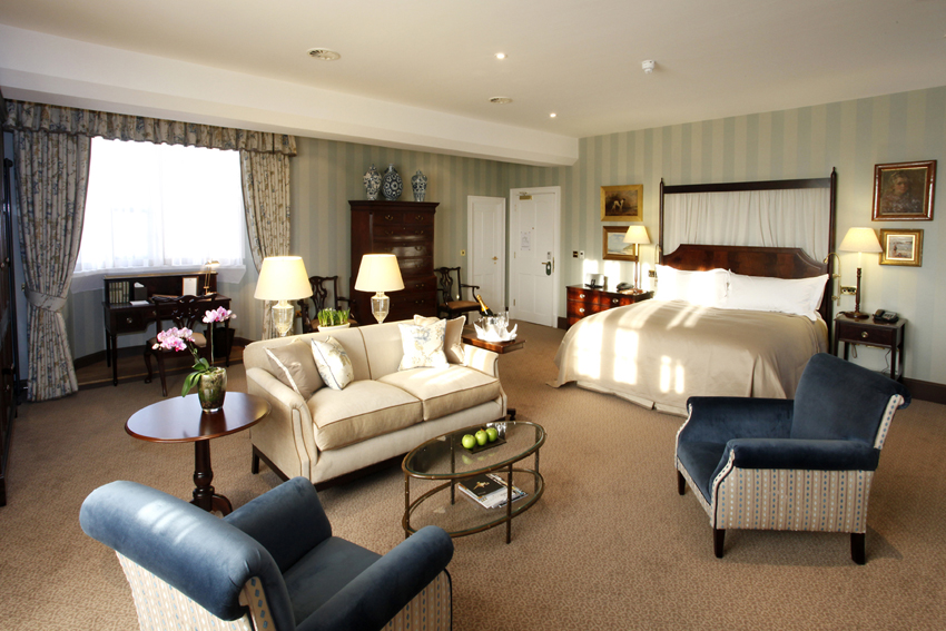 De La Bere Court - 2fz1wvpmaml.jpg