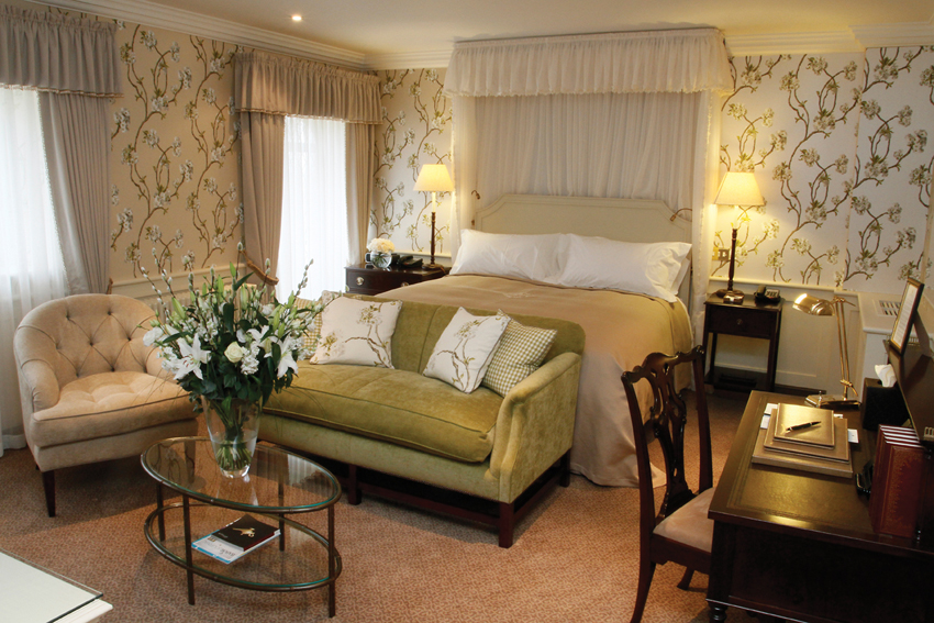 De La Bere Court - jsyojhq2xvl.jpg