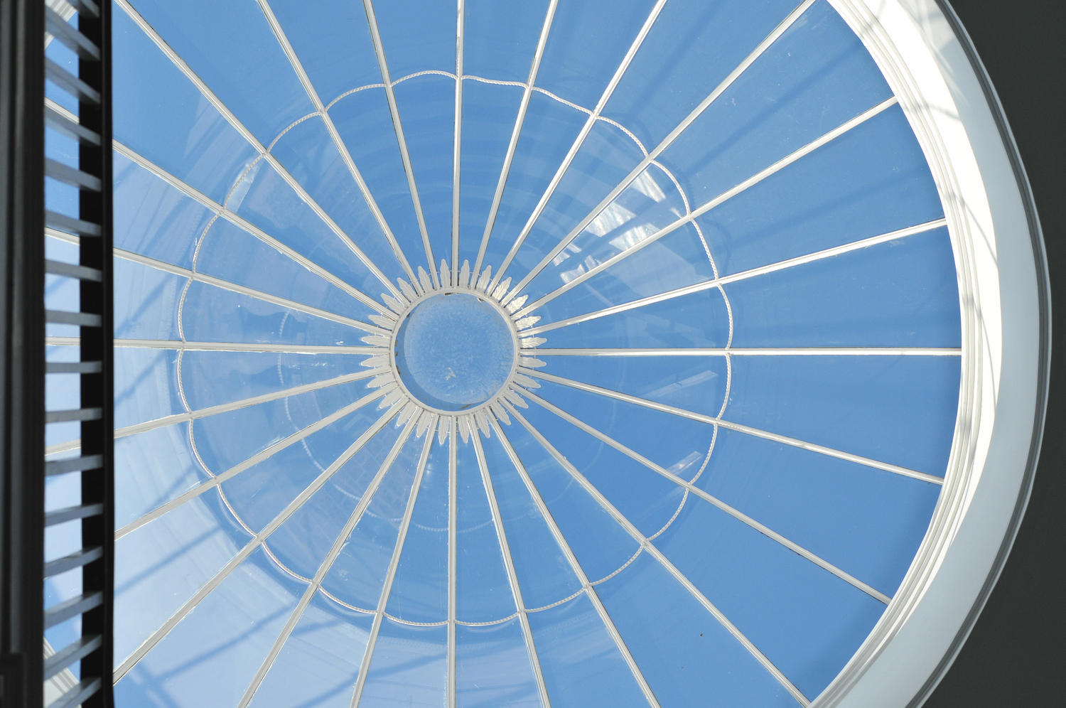 Dining Room in Clissold House with radial skylight, perfect for events and meetings.