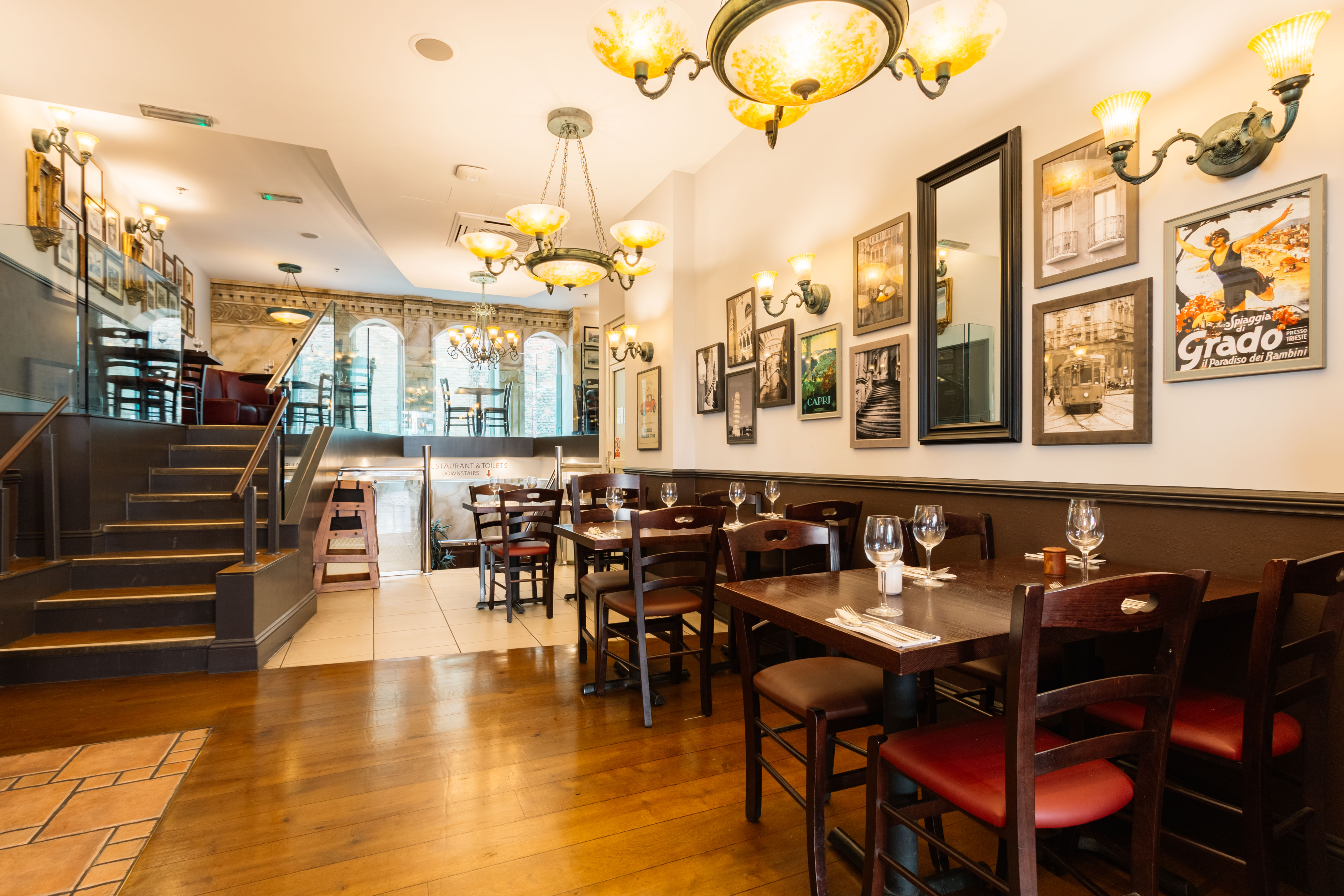 Elegant dining space in Bella Italia Strand for corporate events and intimate gatherings.