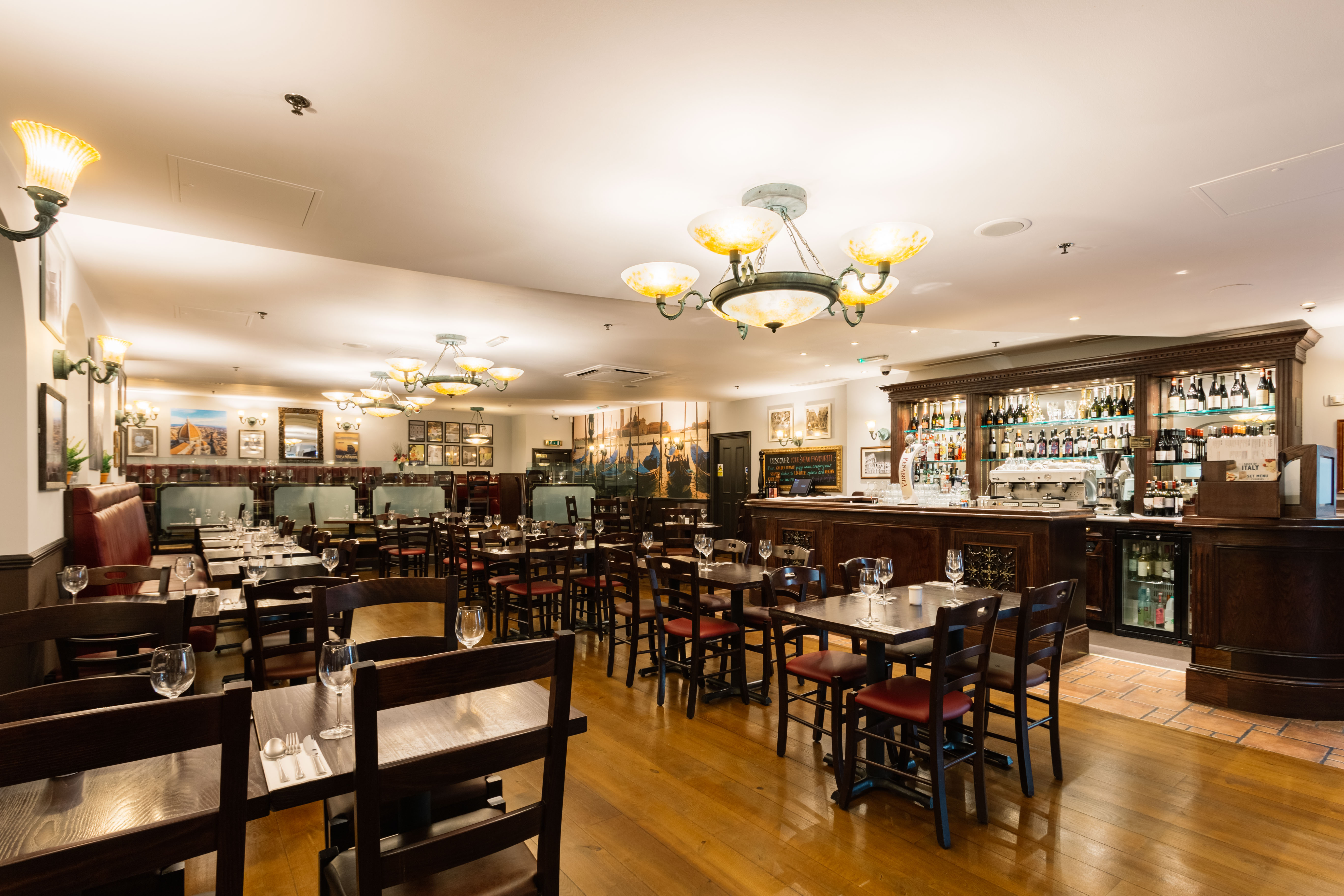 Elegant restaurant venue in Bella Italia Strand for intimate meetings and private events.