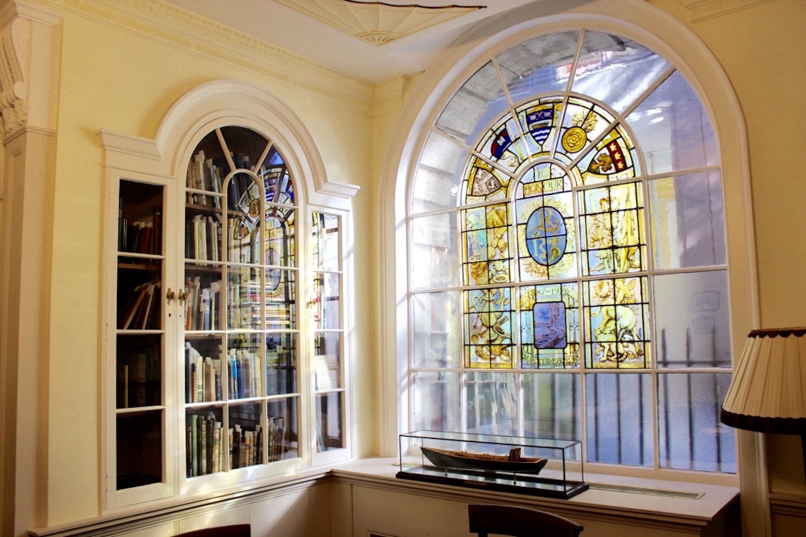 Elegant Parlour Room with arched windows, perfect for intimate meetings and events.
