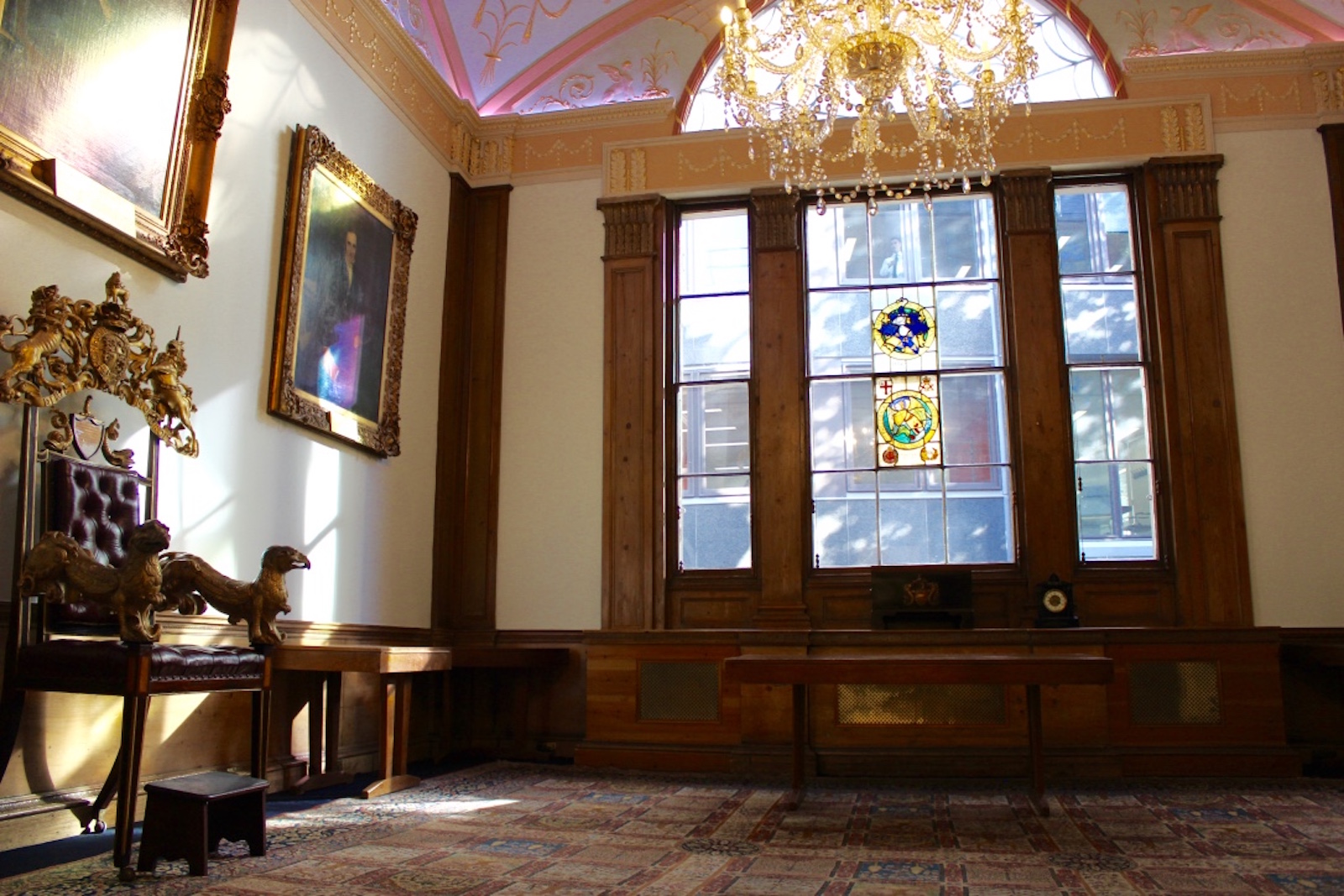Elegant courtroom in Watermen's Hall with chandelier, ideal for meetings and events.