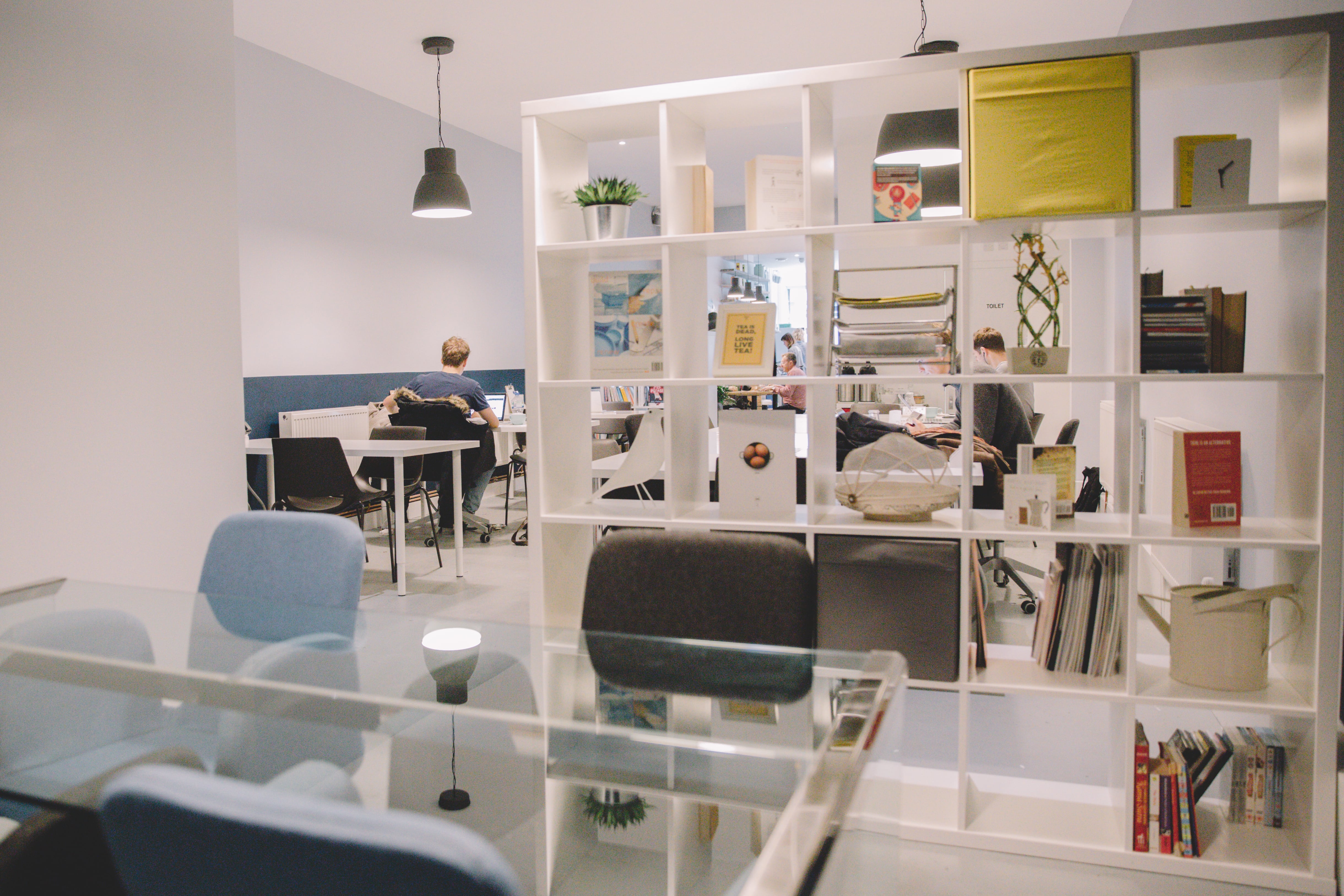 Modern CAYA Event Space with natural light, ideal for meetings and creative gatherings.