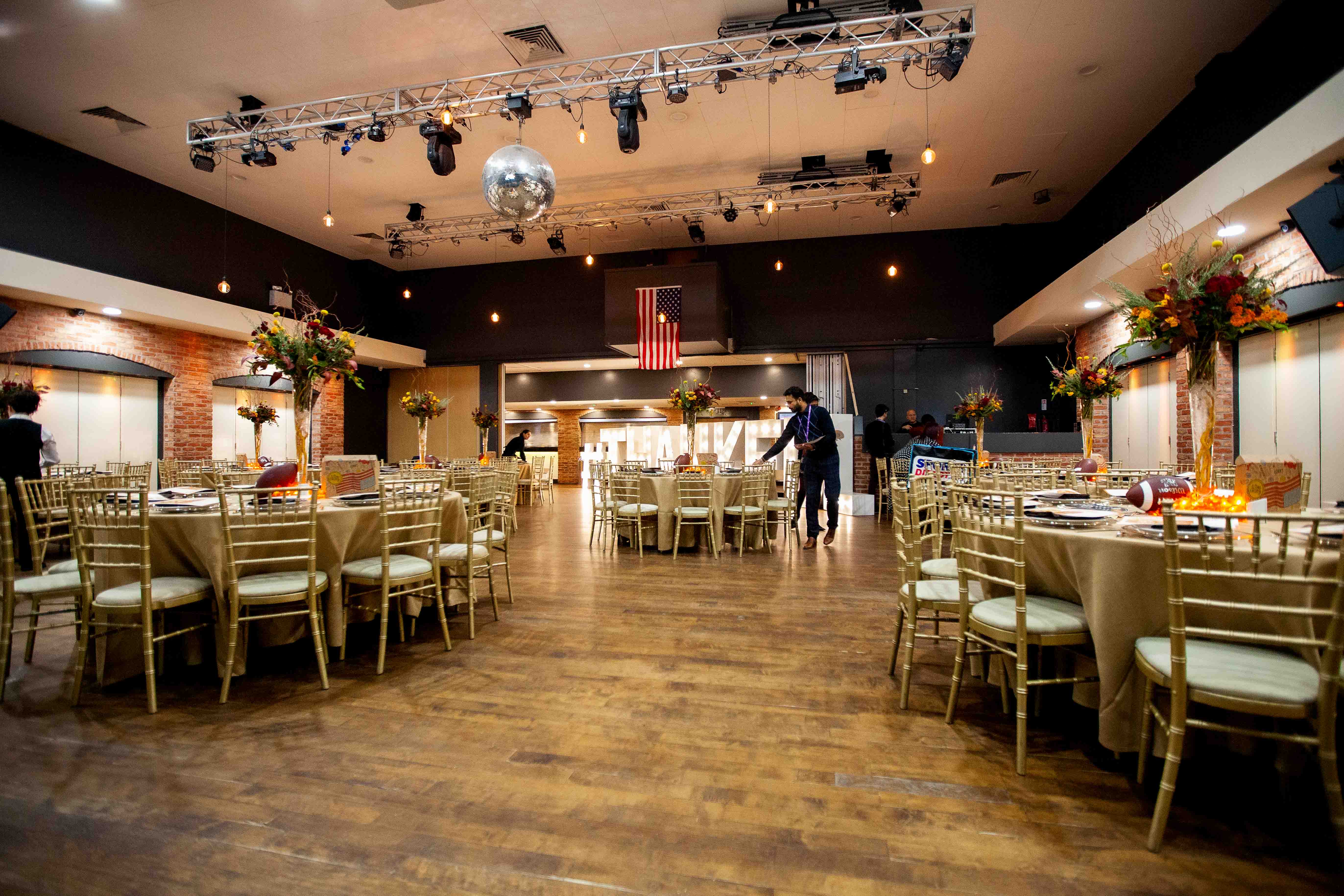 Elegant event space with round tables, ideal for weddings and corporate gatherings.