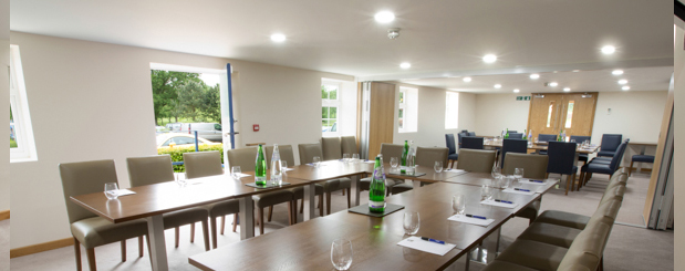 Leaderboard Suite at Sandford Springs: bright meeting room for corporate events and workshops.