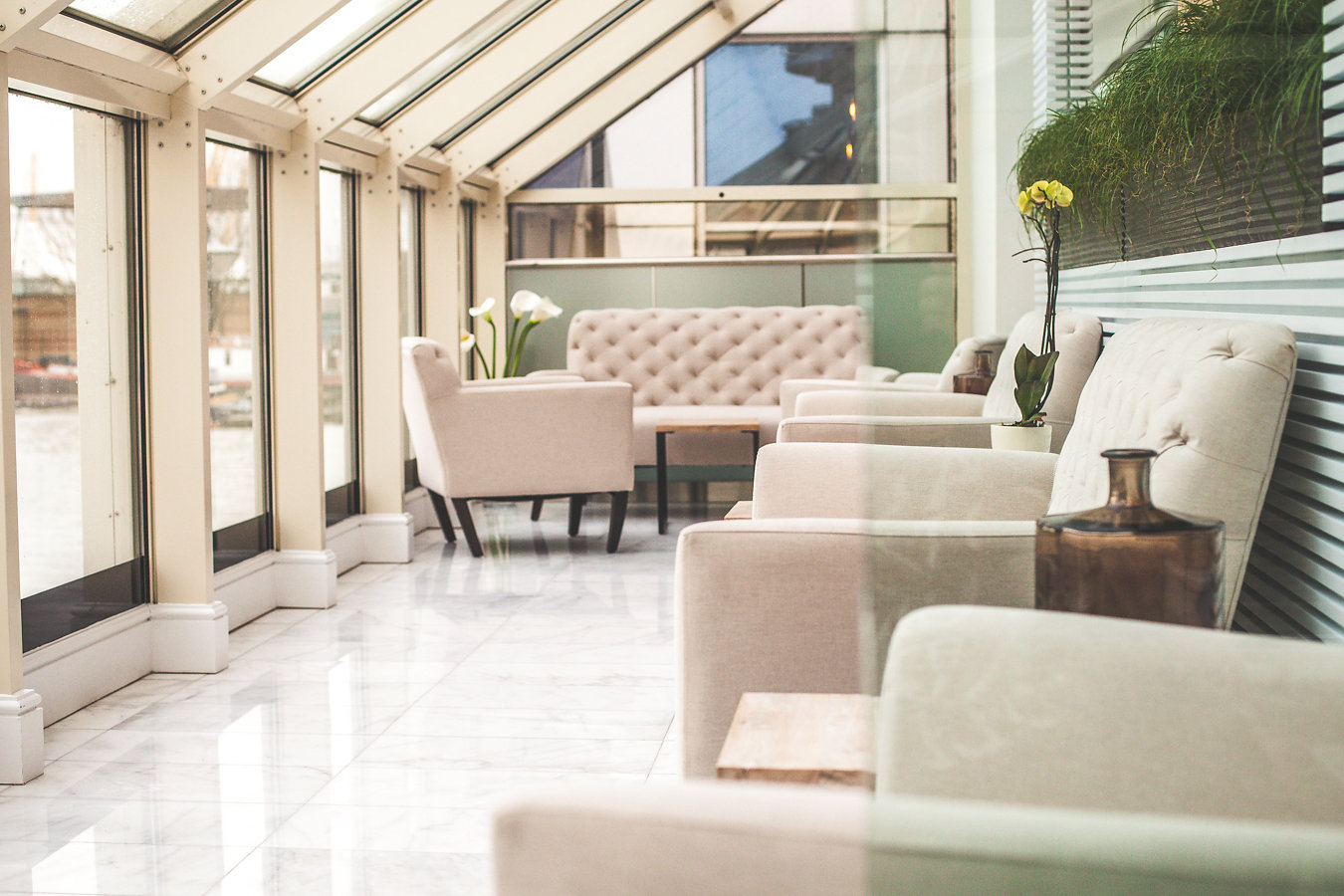 Stylish lounge area in Bella Cosa, ideal for networking events and meetings.