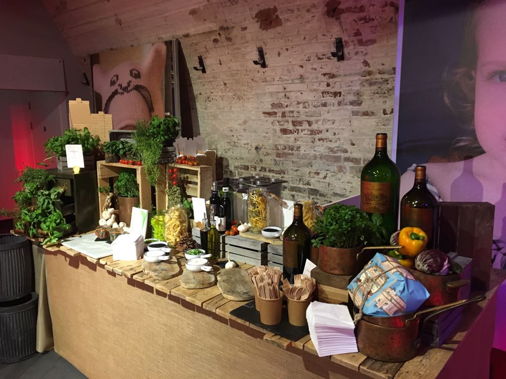 Mail Rail - yp5vp4jetnp.jpg