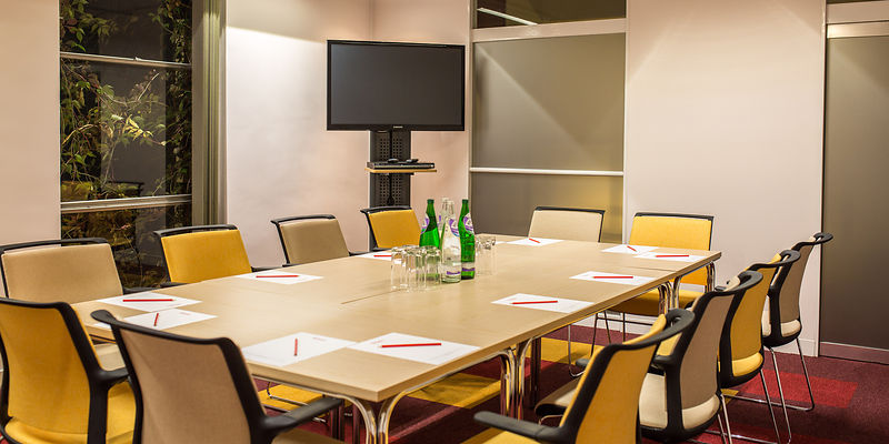Hartford and Bellamy Boardrooms in Beaulieu, spacious meeting room for productive sessions.
