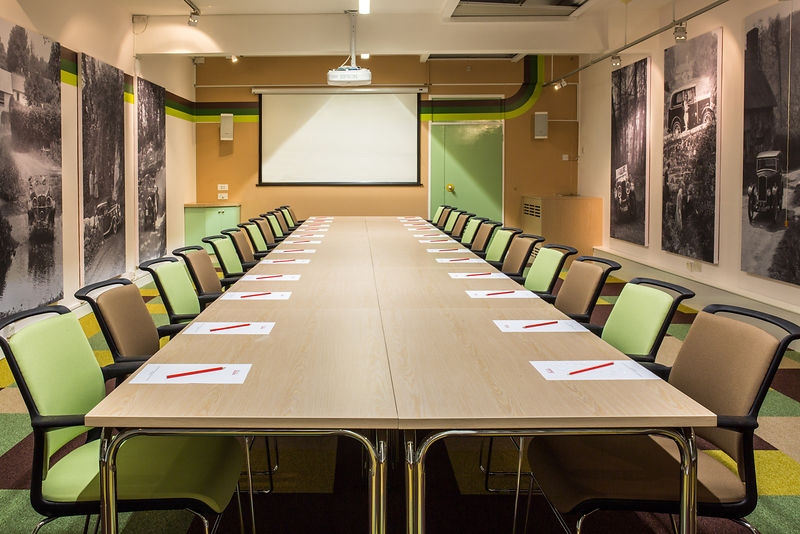 Hartford and Bellamy Boardrooms: modern meeting space for workshops and strategic sessions.