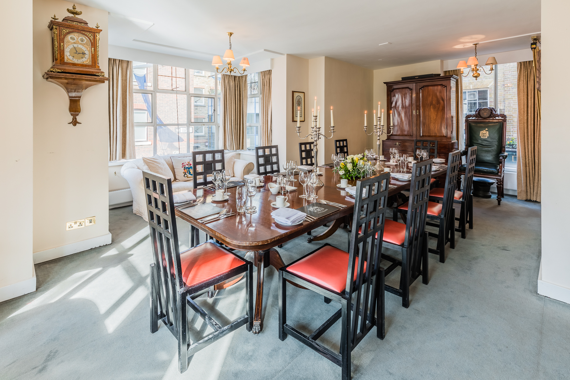 Elegant meeting space in Founders' Hall, ideal for executive gatherings and collaboration.