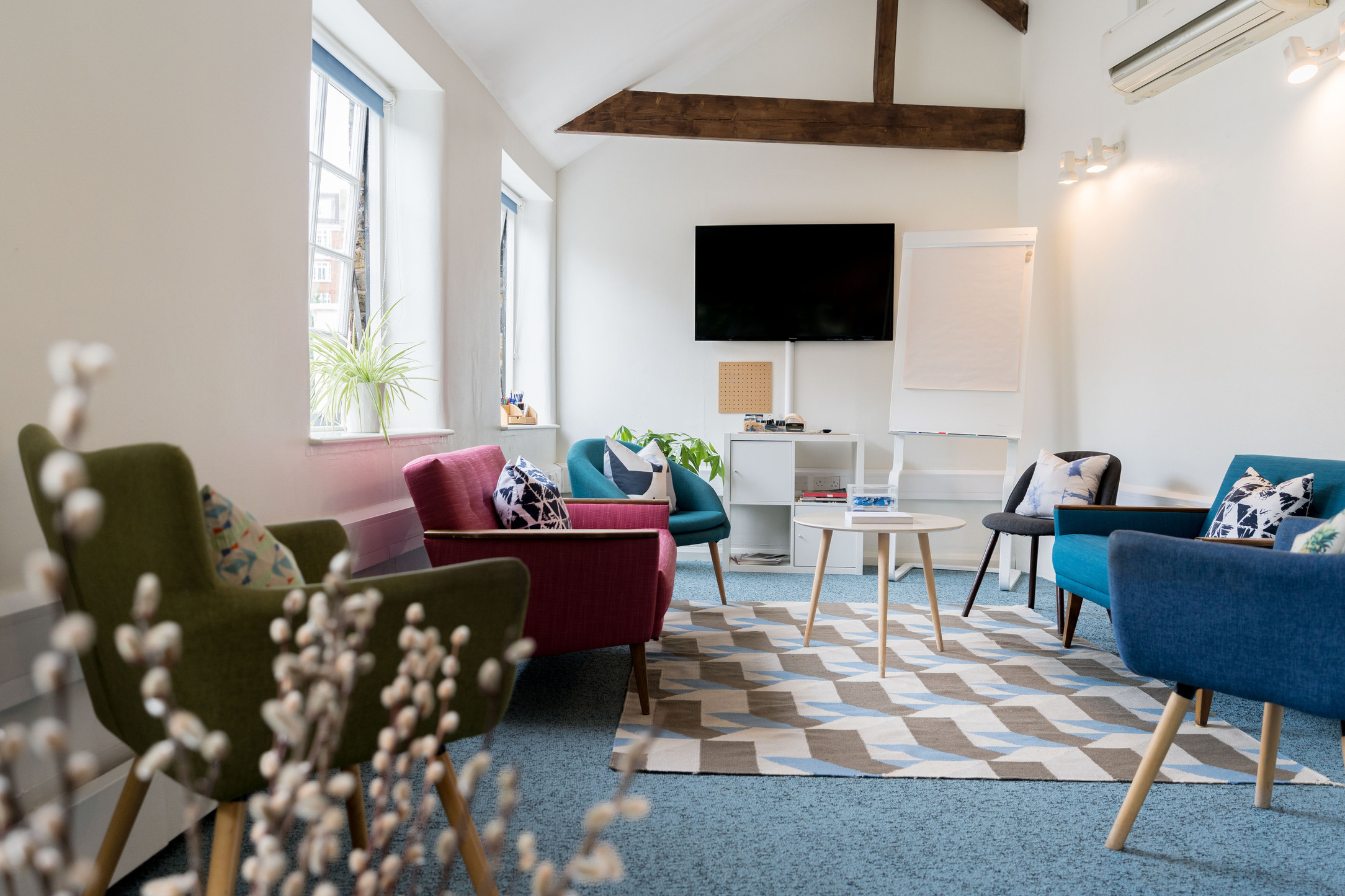 Modern meeting space at Wallacespace St Pancras with colorful seating for collaboration.