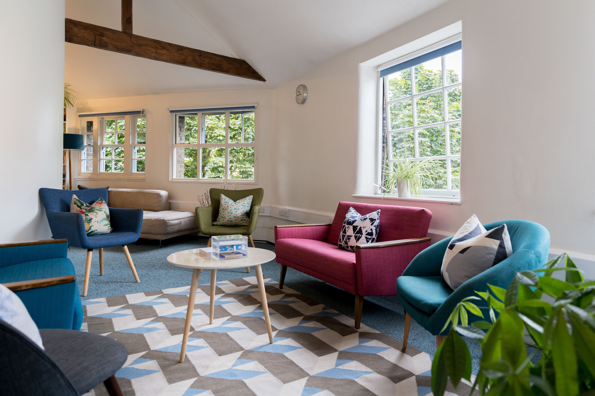Cozy meeting space with colorful seating at Wallacespace St Pancras for brainstorming sessions.