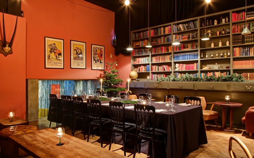 Intimate dining room with elegant table, perfect for private dinners and corporate meetings.