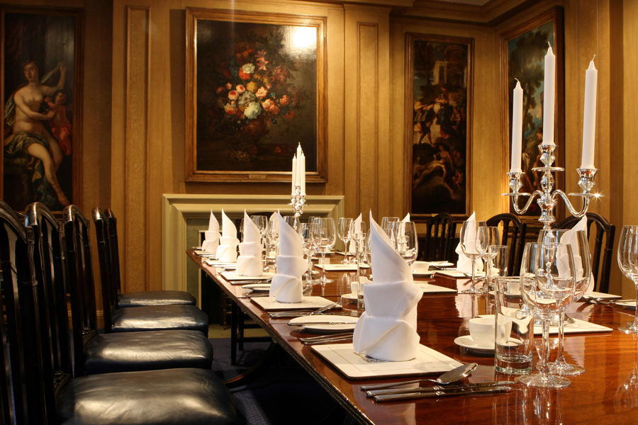 Elegant dining table in Painted Chamber, ideal for corporate dinners and upscale events.