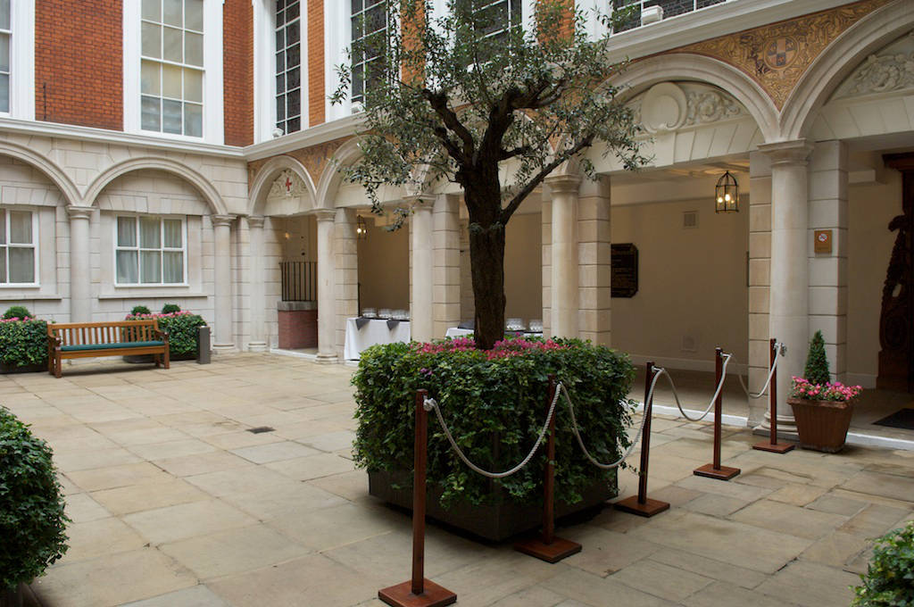 Charming outdoor courtyard at Tallow Chandlers' Hall for events and gatherings.