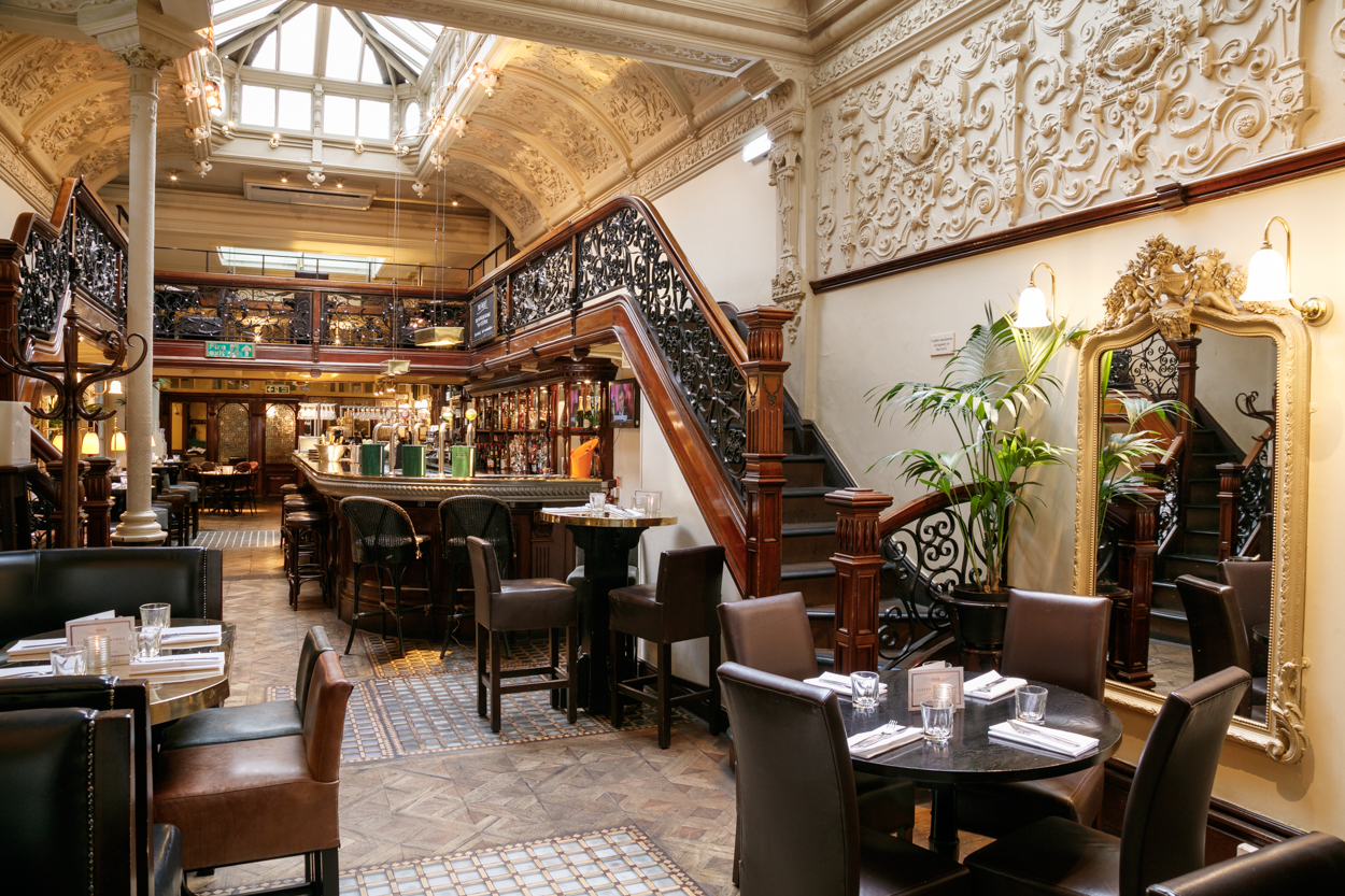 Elegant restaurant and bar in Browns Mayfair, perfect for events and receptions.