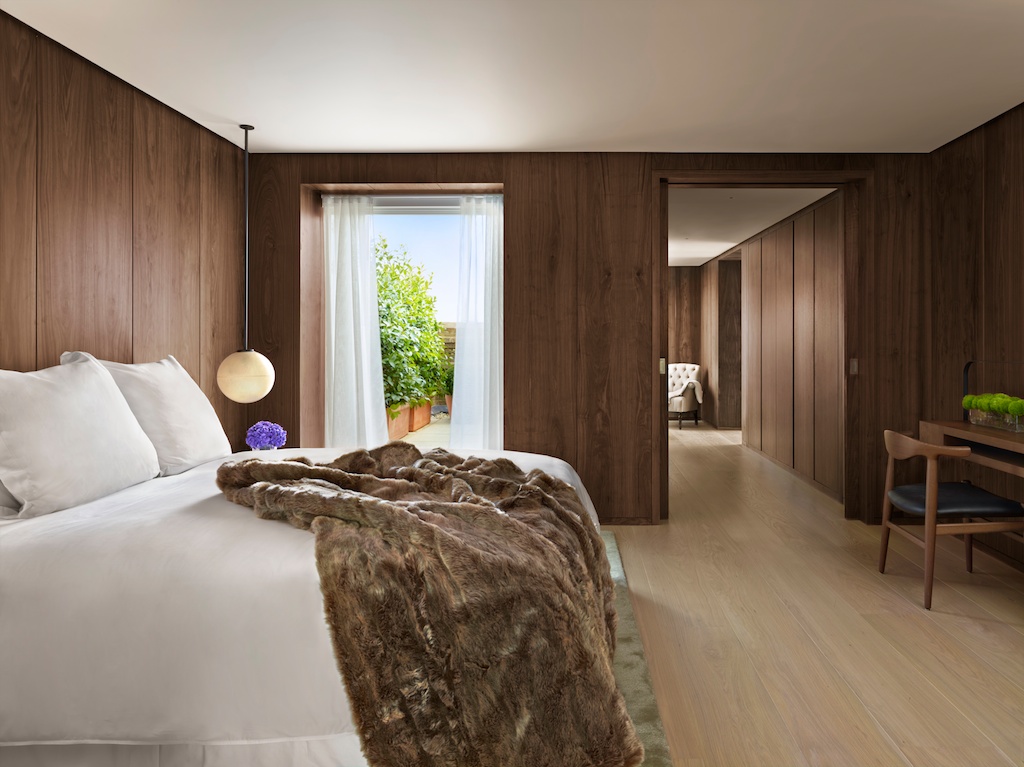 Elegant penthouse suite at The London EDITION, ideal for meetings and retreats.