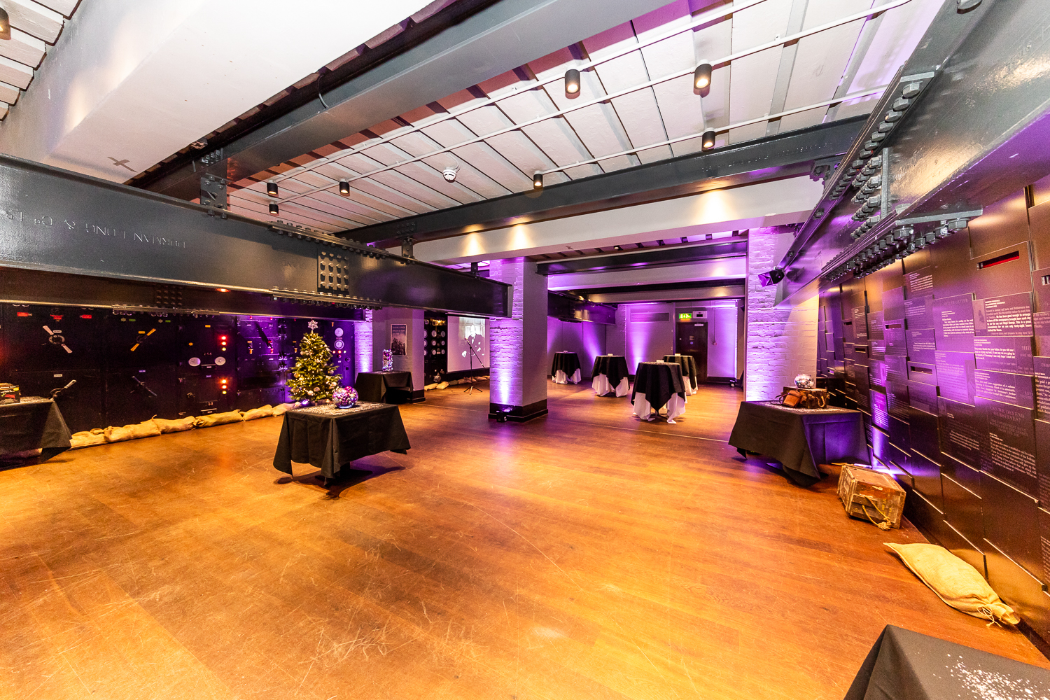 The Harmsworth Room - gvgxepx2qa3.jpg