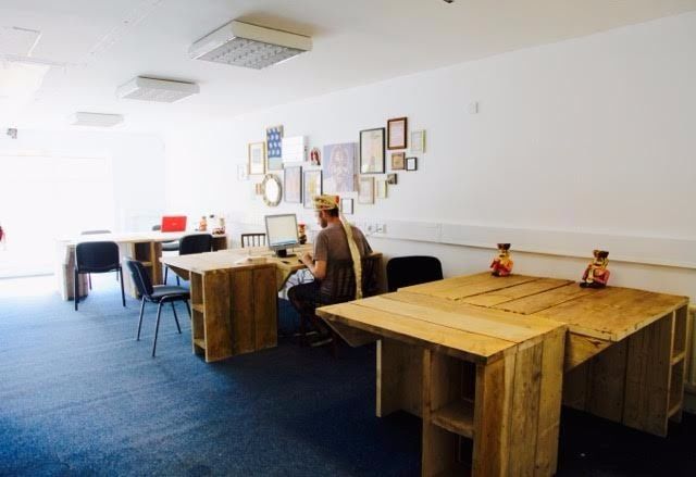 Versatile meeting space with rustic tables for workshops and brainstorming at Blighty Workspace.