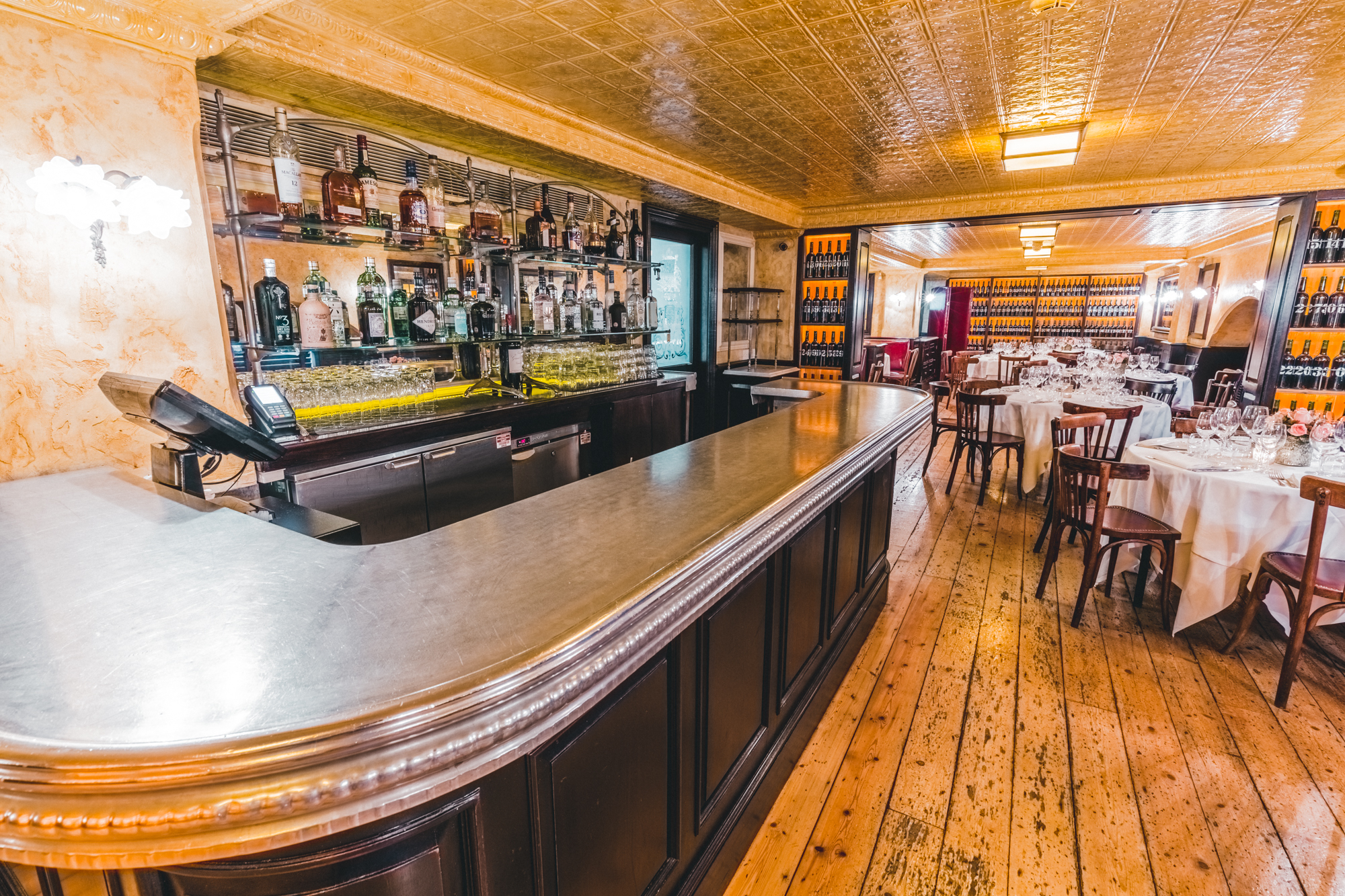 Elegant bar area in Le Grand Salon Prive, perfect for intimate gatherings and receptions.
