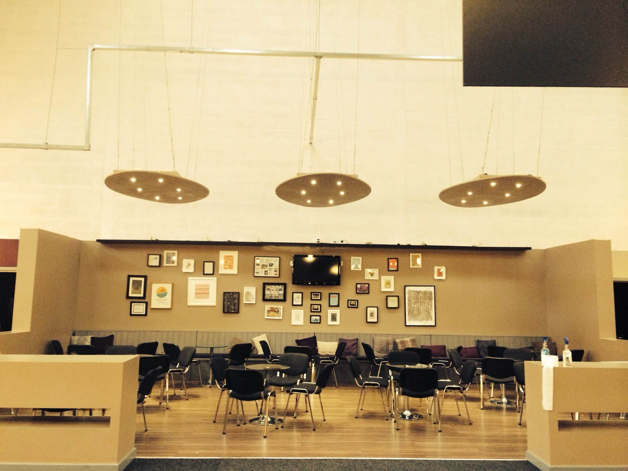 Versatile event space with artistic wall for meetings and social gatherings.