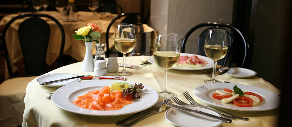 Main Restaurant - advxntdtqn2.jpg