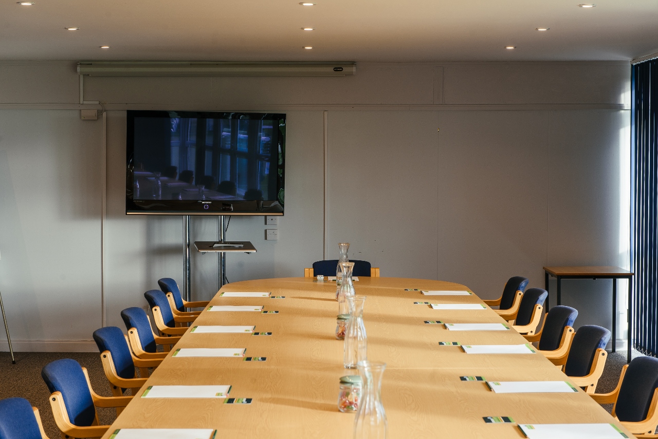 Lindfield Room meeting space with long table, ideal for professional gatherings and presentations.