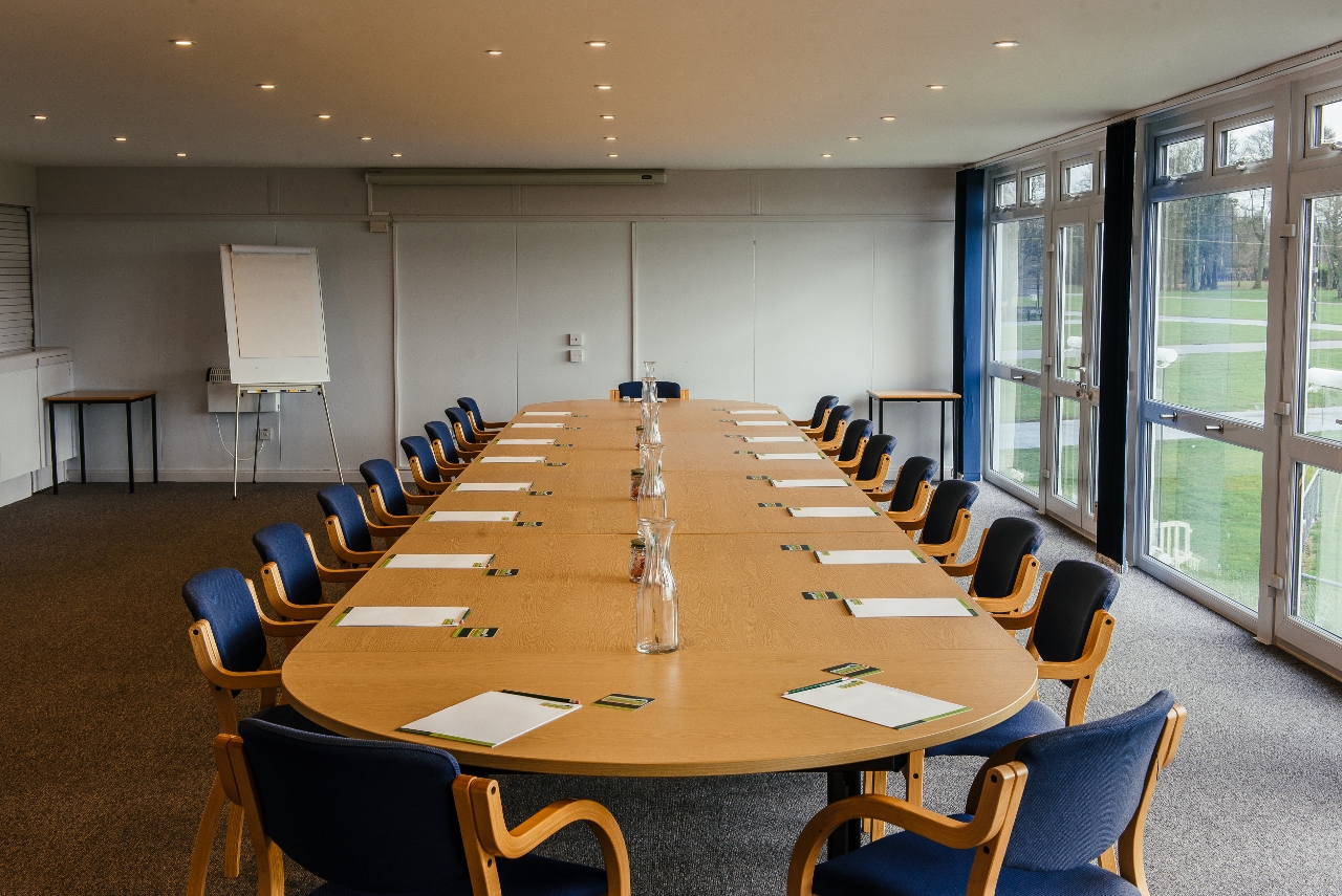 Lindfield Room: oval table, natural light, ideal for corporate meetings and workshops.