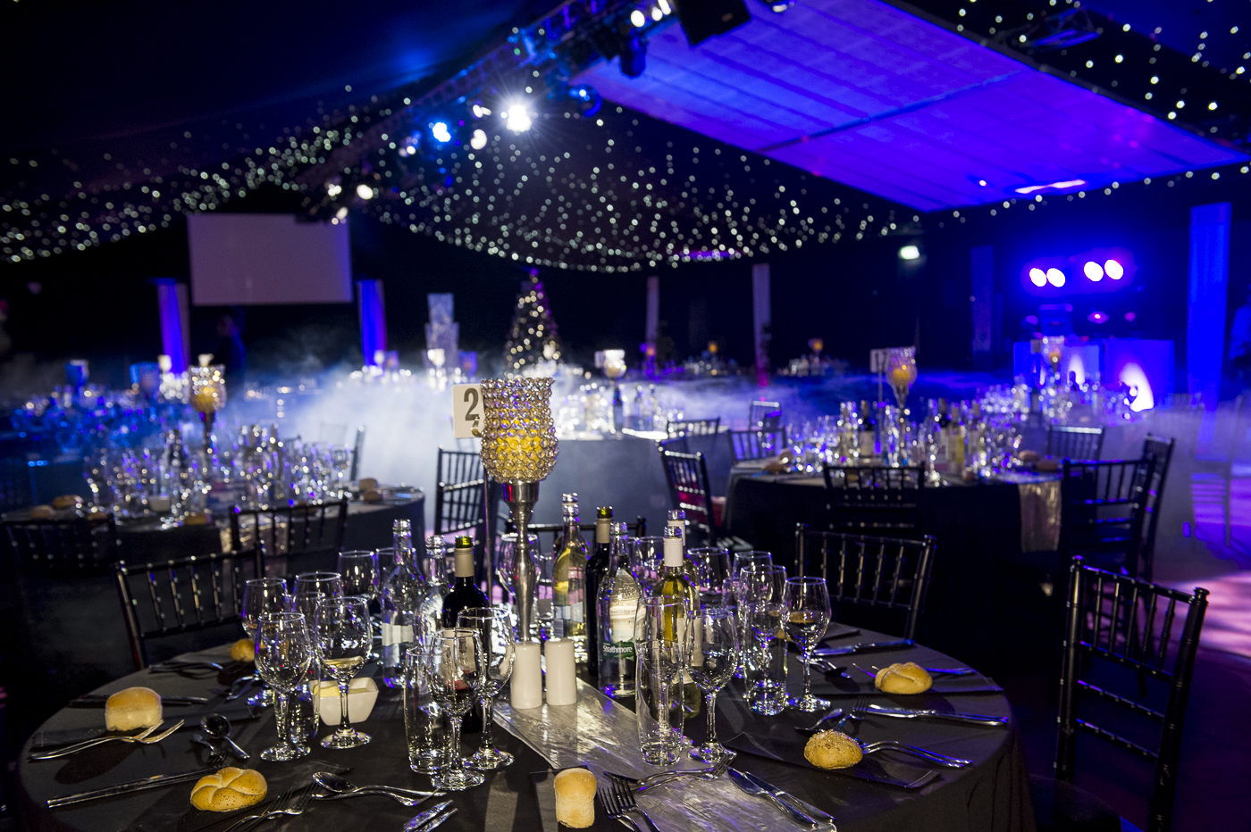 Elegant event space with fine table settings, ideal for galas and formal gatherings.