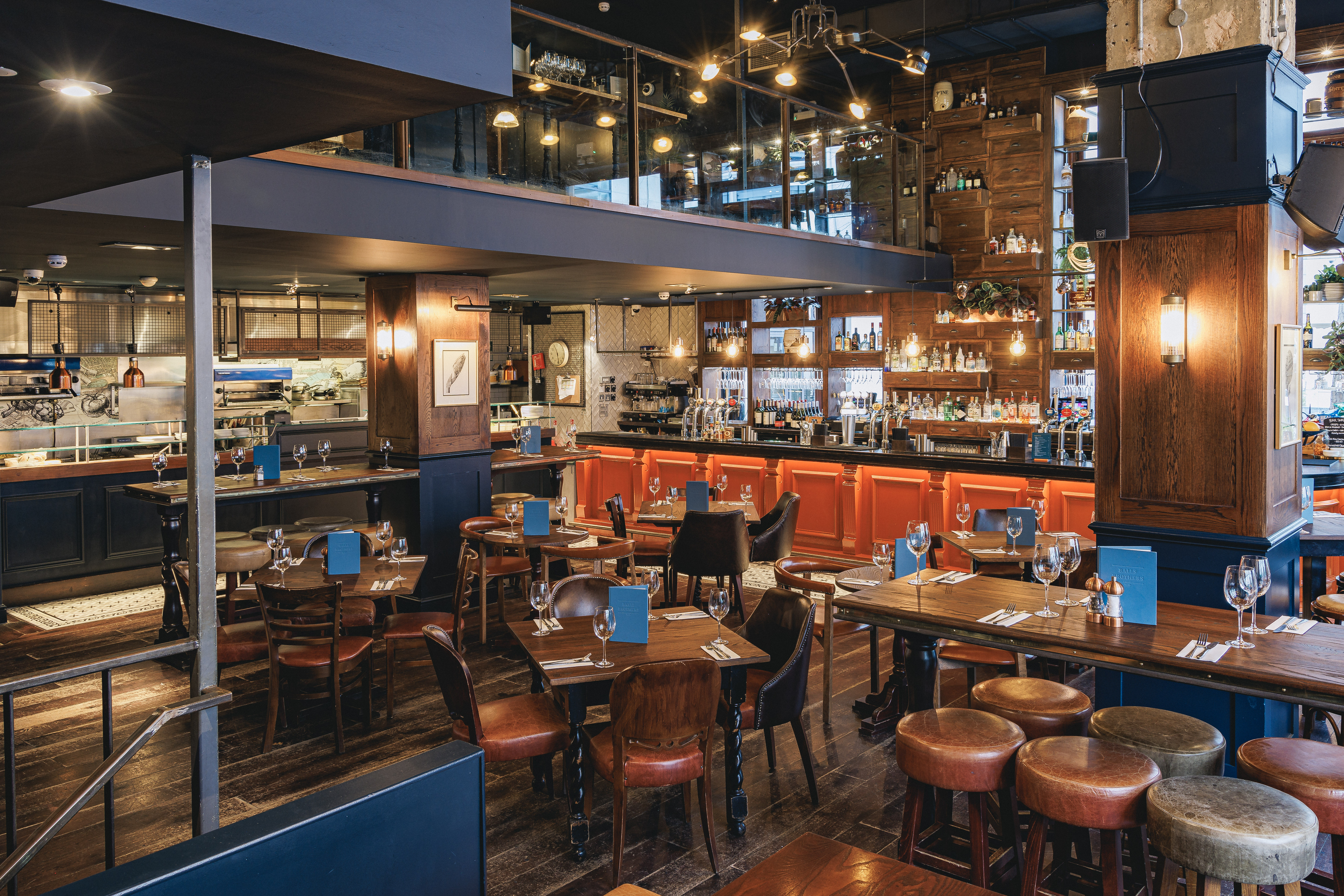 Main Bar - ghgpykfcyrb.jpg