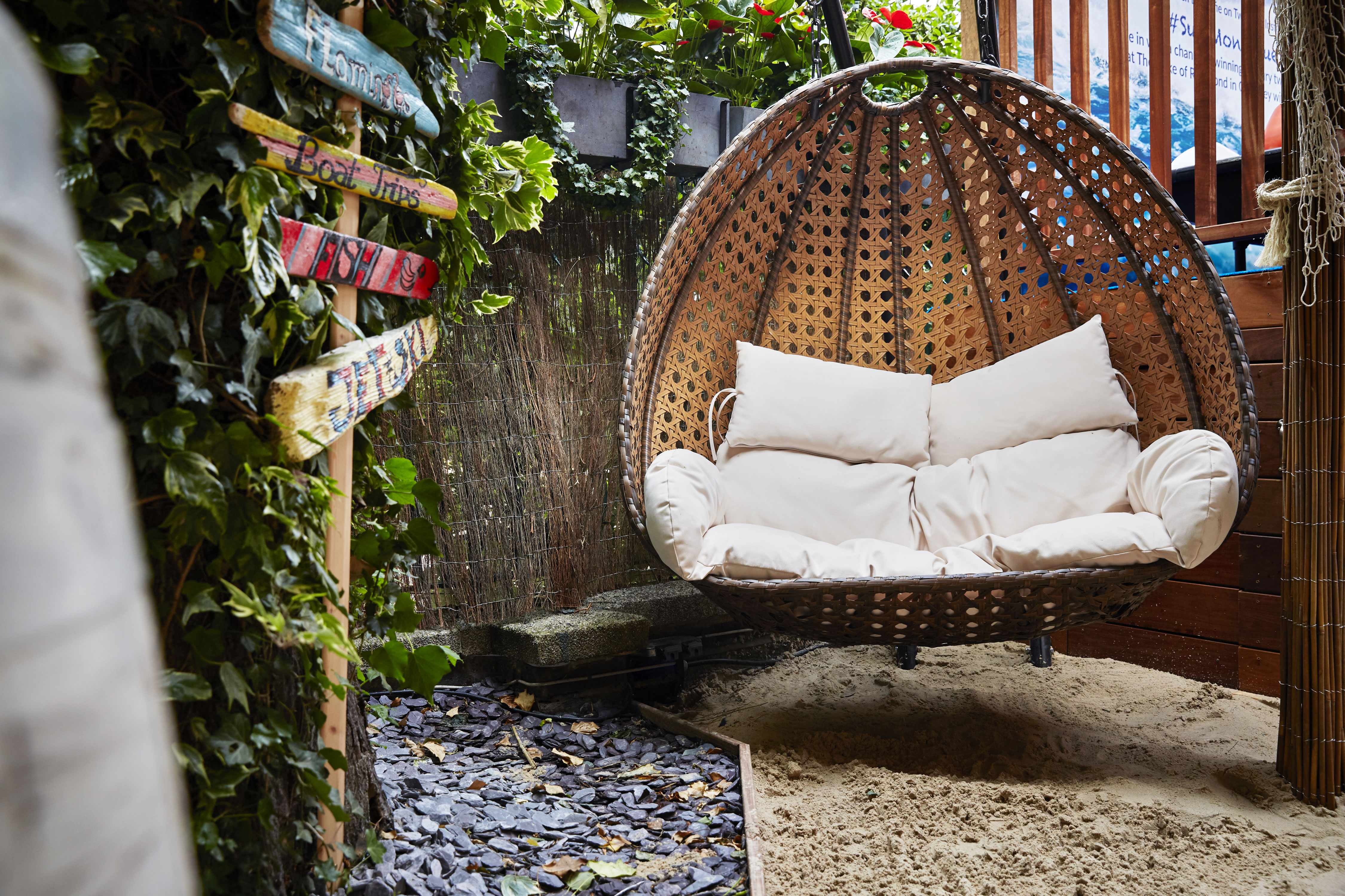 The Beach Bar - 4ovr03dgsc5.jpg