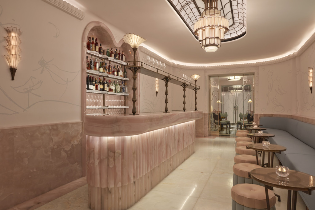 Elegant bar area in The Painter's Room, perfect for cocktail receptions and networking events.