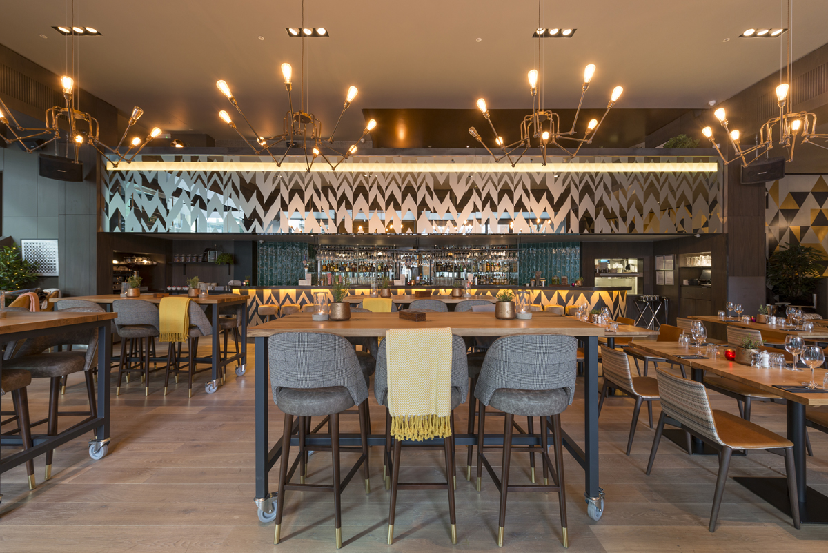 Modern restaurant venue with vibrant bar, ideal for events and meetings.