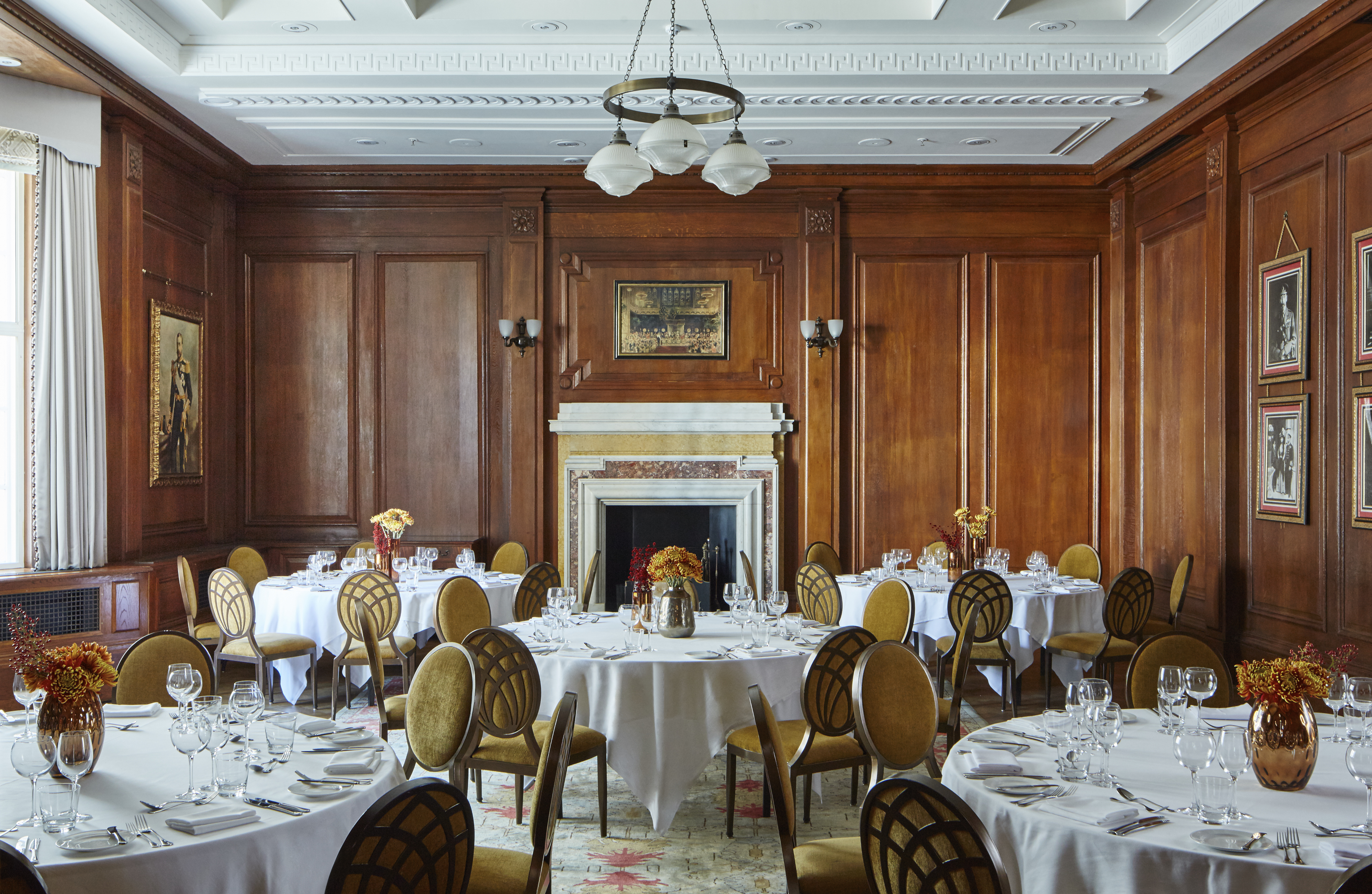 King George & Queen Mary dining room, elegant decor for upscale events in London.