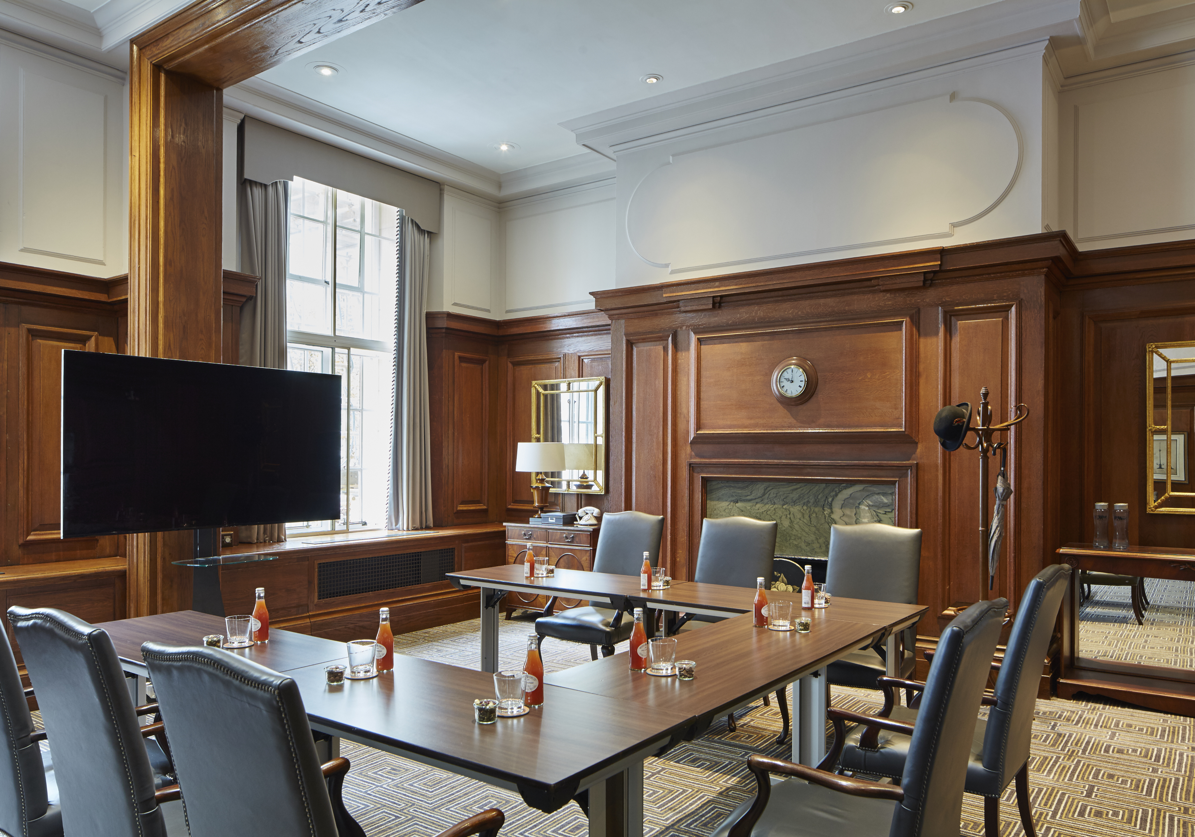 Ralph Knott in a stylish meeting room at London Marriott, perfect for professional events.