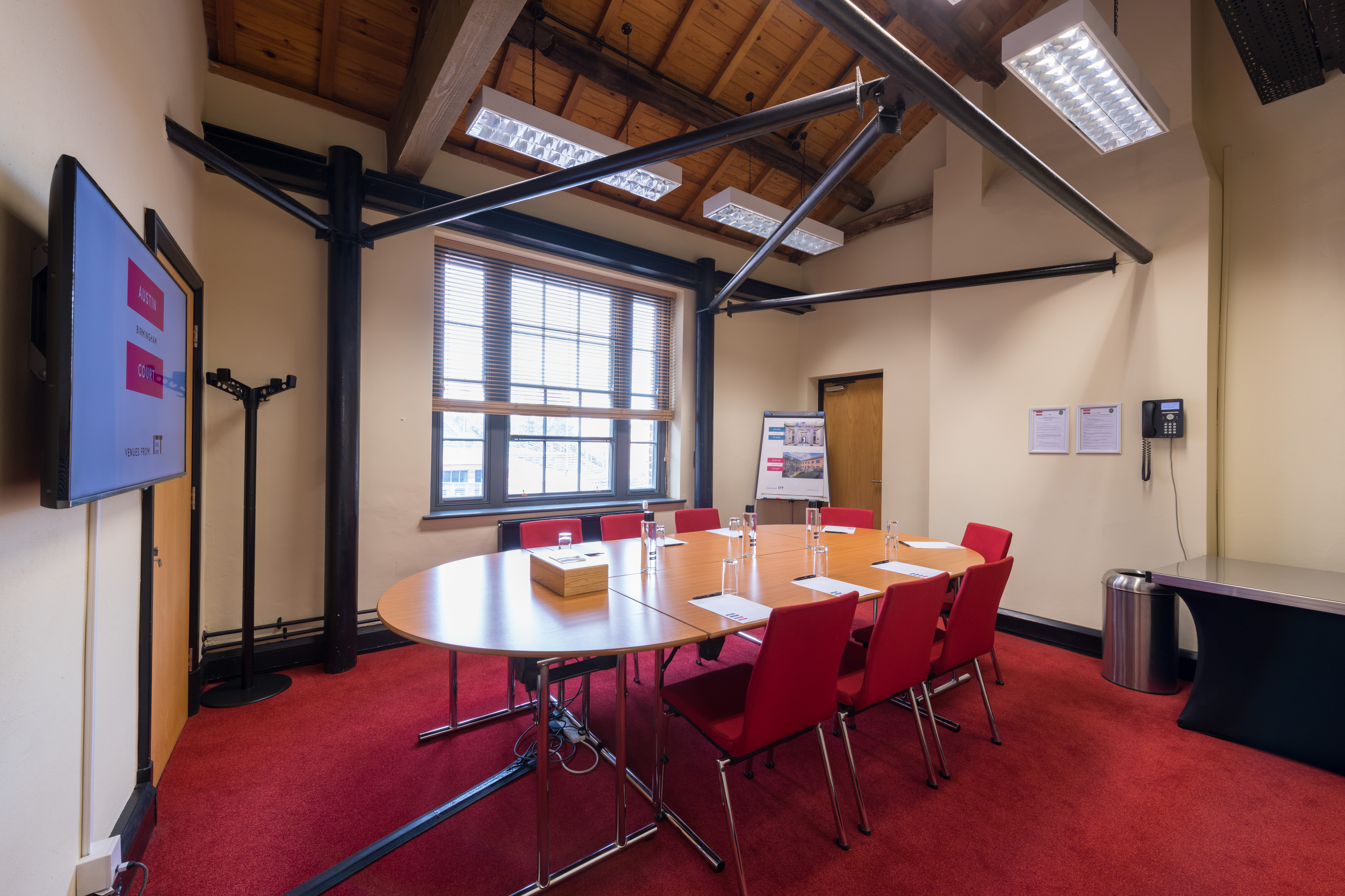 Boot Room at IET Birmingham: Austin Court, round table, meeting space for presentations.