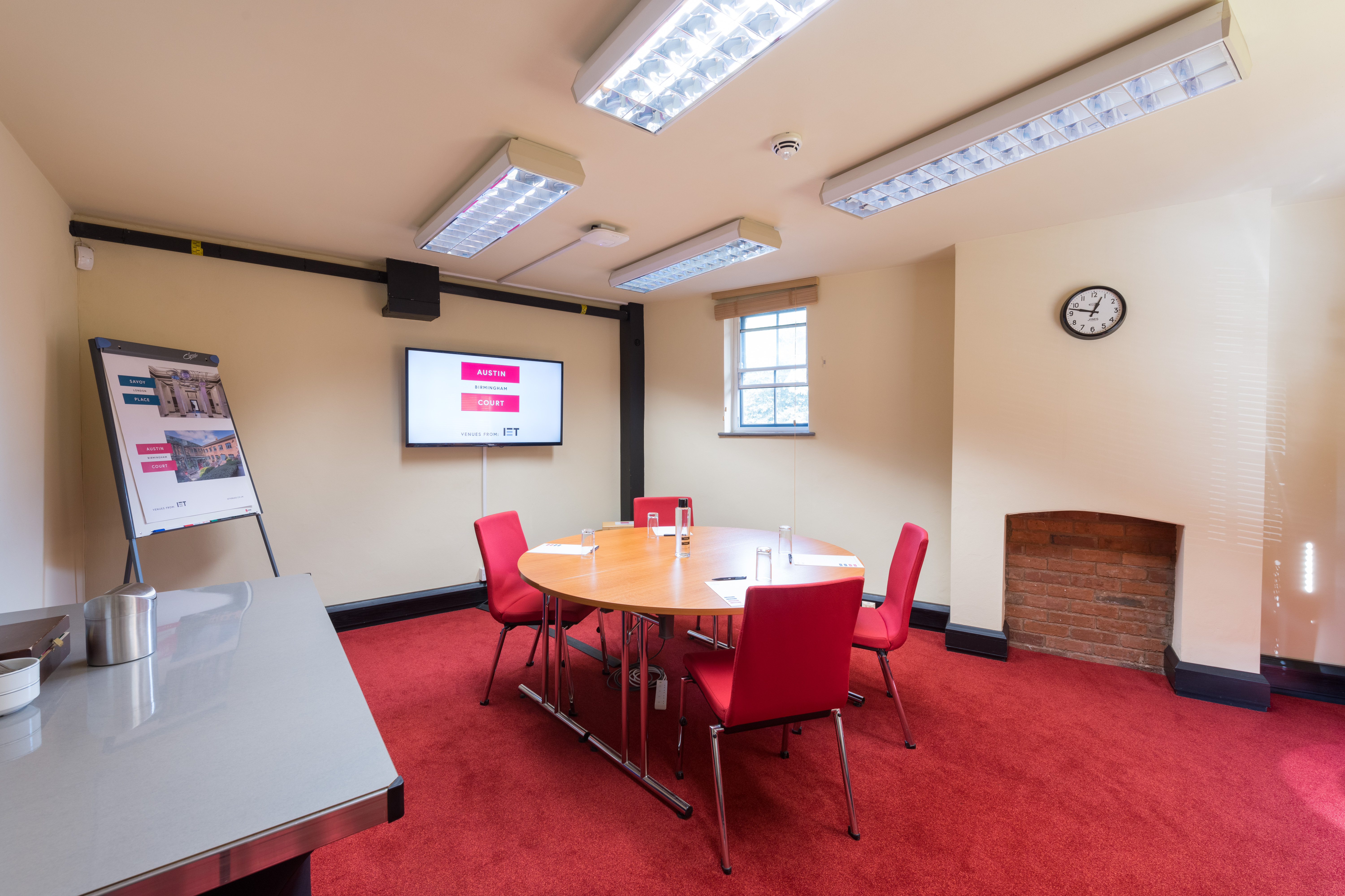 Brindley Room at IET Birmingham: Austin Court, ideal for meetings with round table and screen.