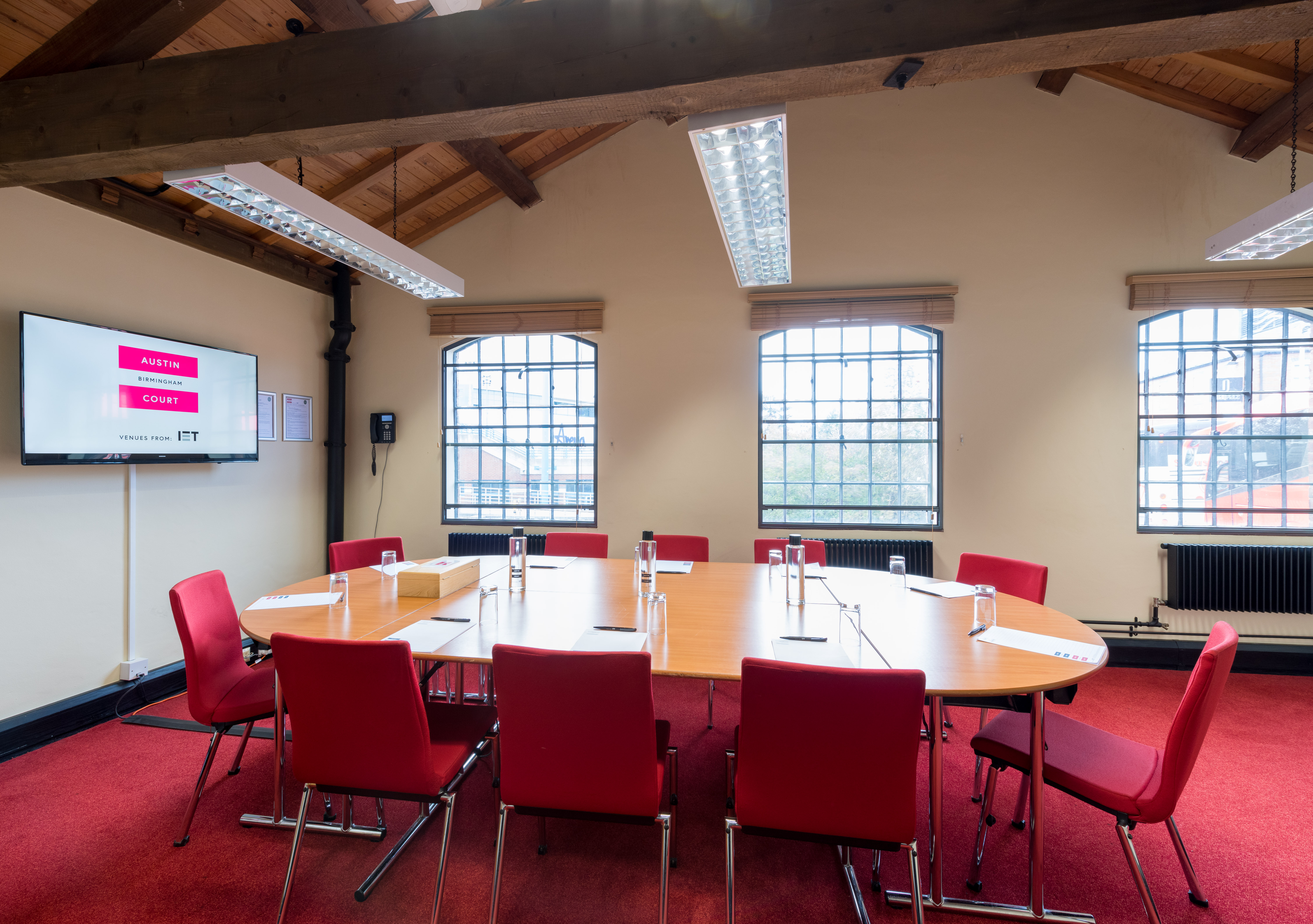 Randall Room at IET Birmingham: round table, natural light, ideal for workshops and meetings.