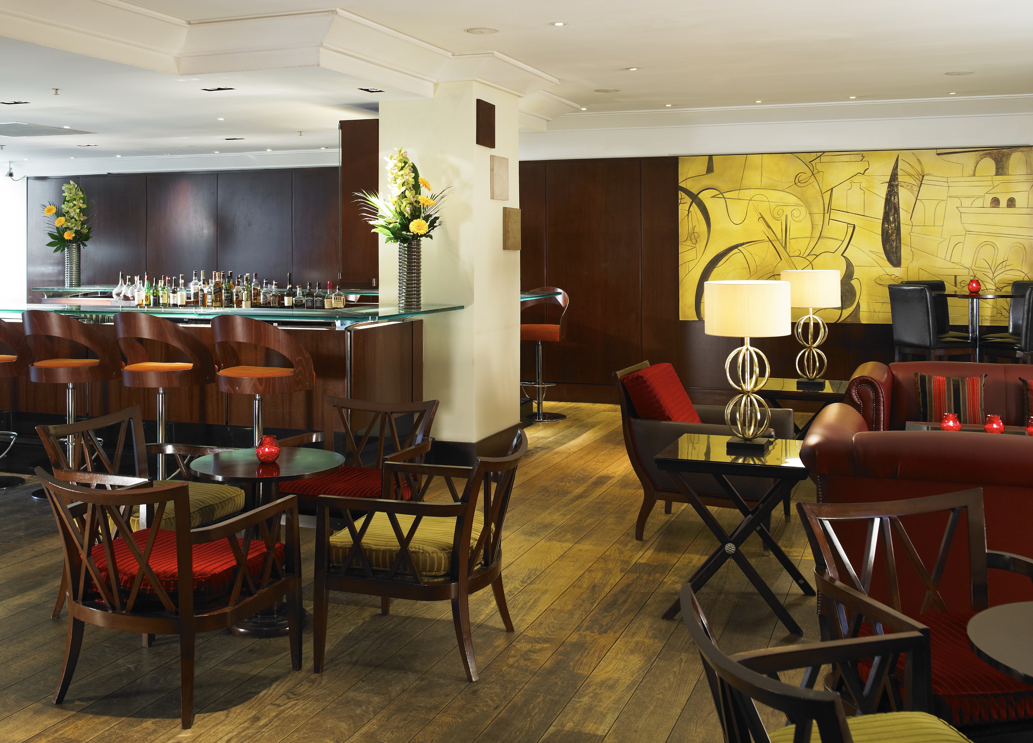 Stylish lounge in London Marriott Kensington, perfect for networking events and meetings.
