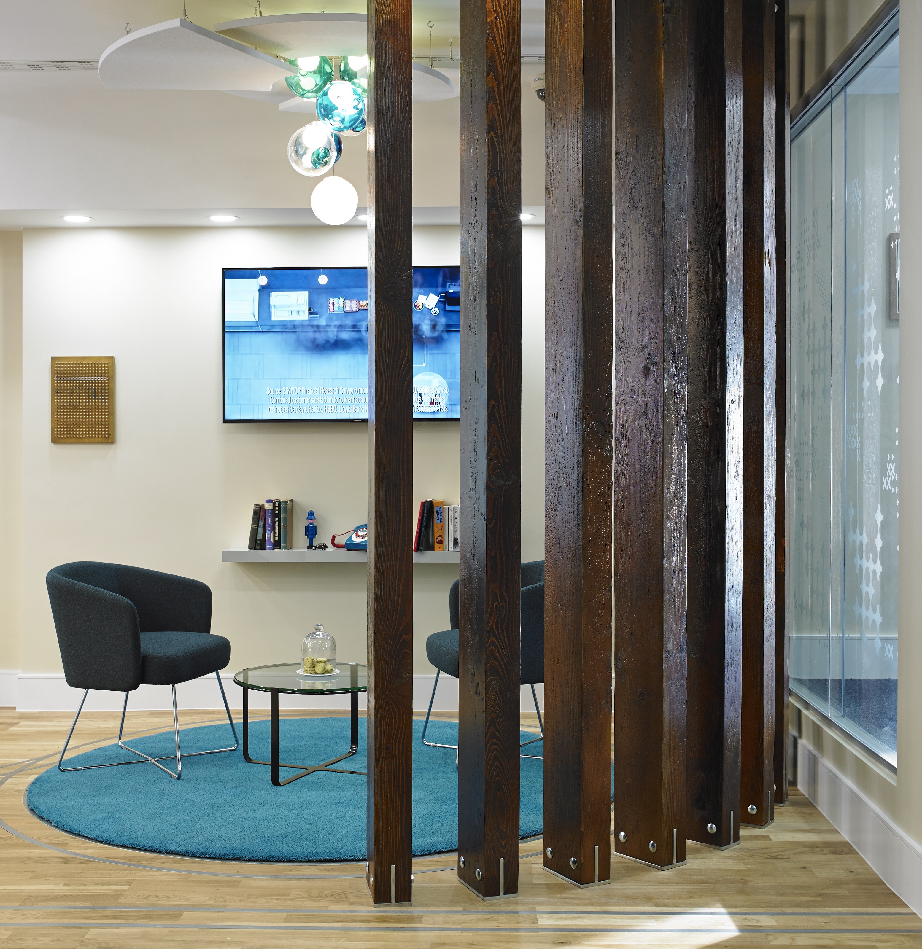 Modern meeting space in London Marriott Hotel Kensington, perfect for intimate discussions.